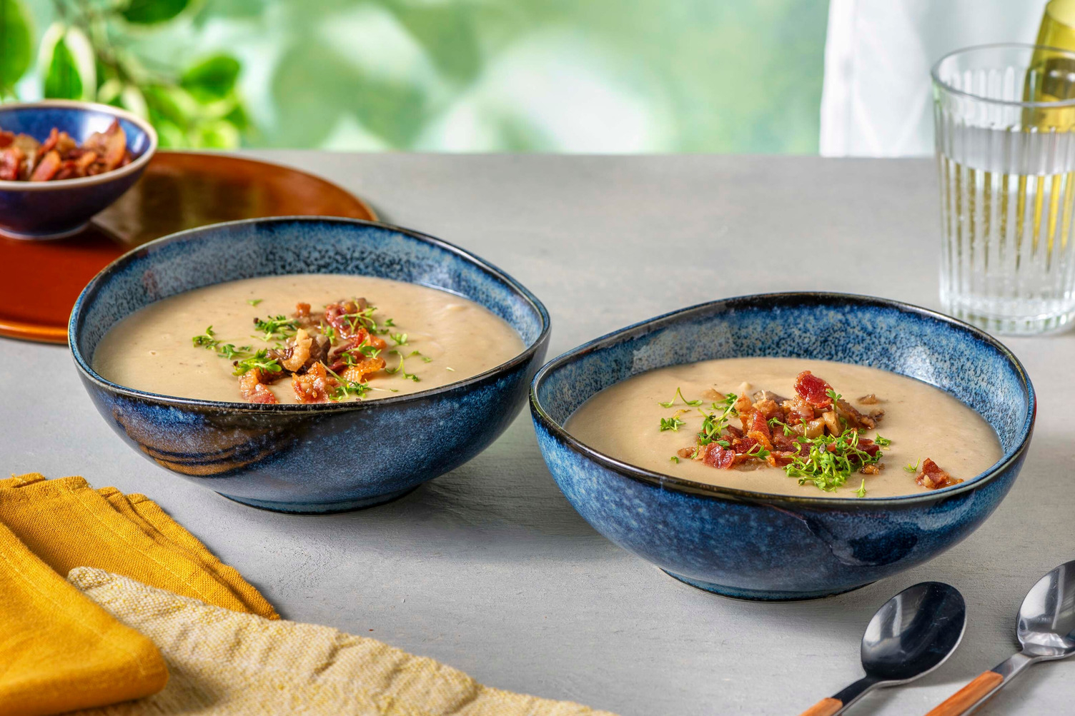 Pastinaken-Maronen-Suppe mit Speck