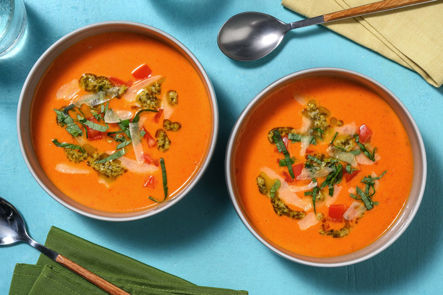 Cremige Tomatensuppe mit Basilikum