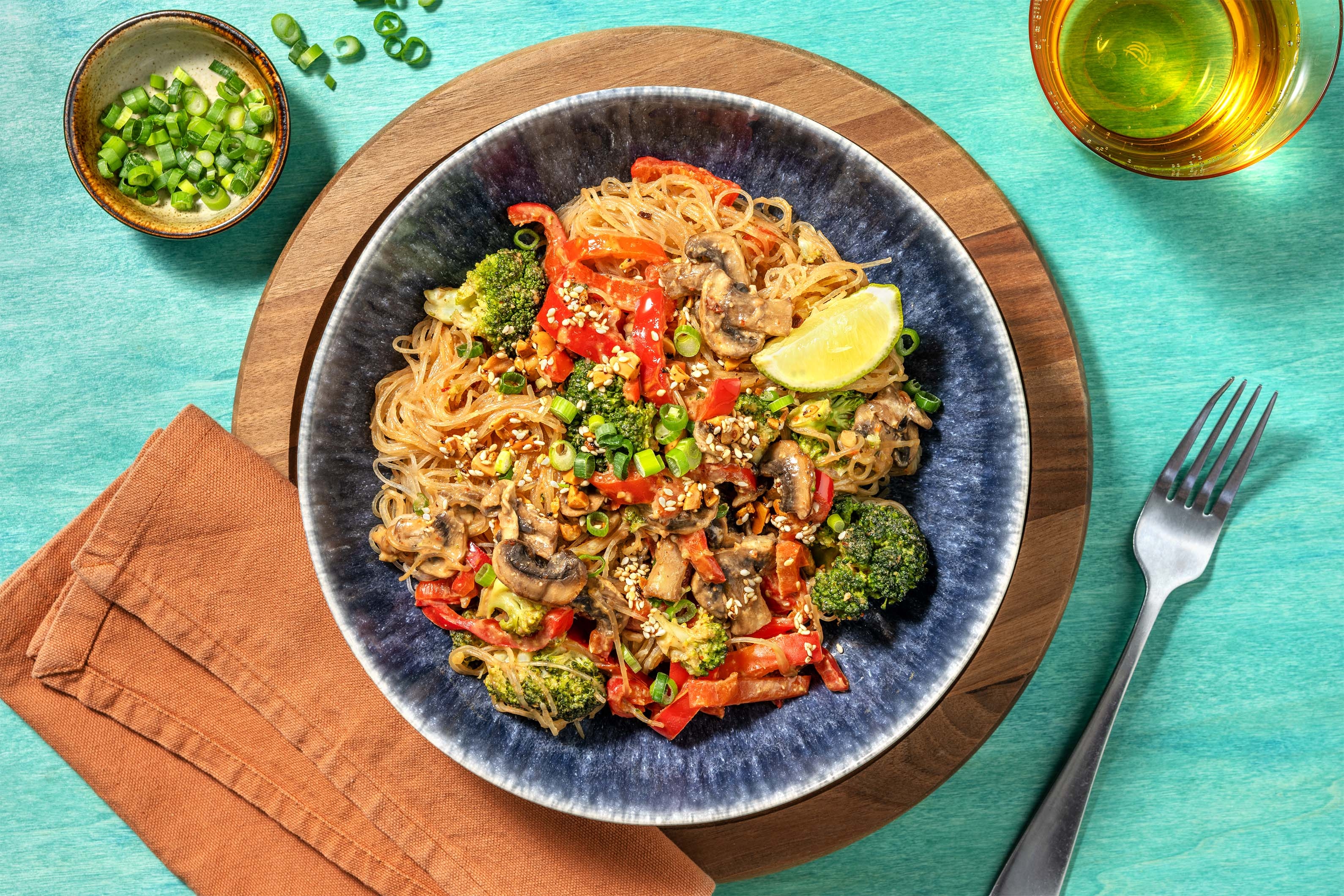 Glasnudeln in Miso-Erdnuss-Soße mit Pak Choi