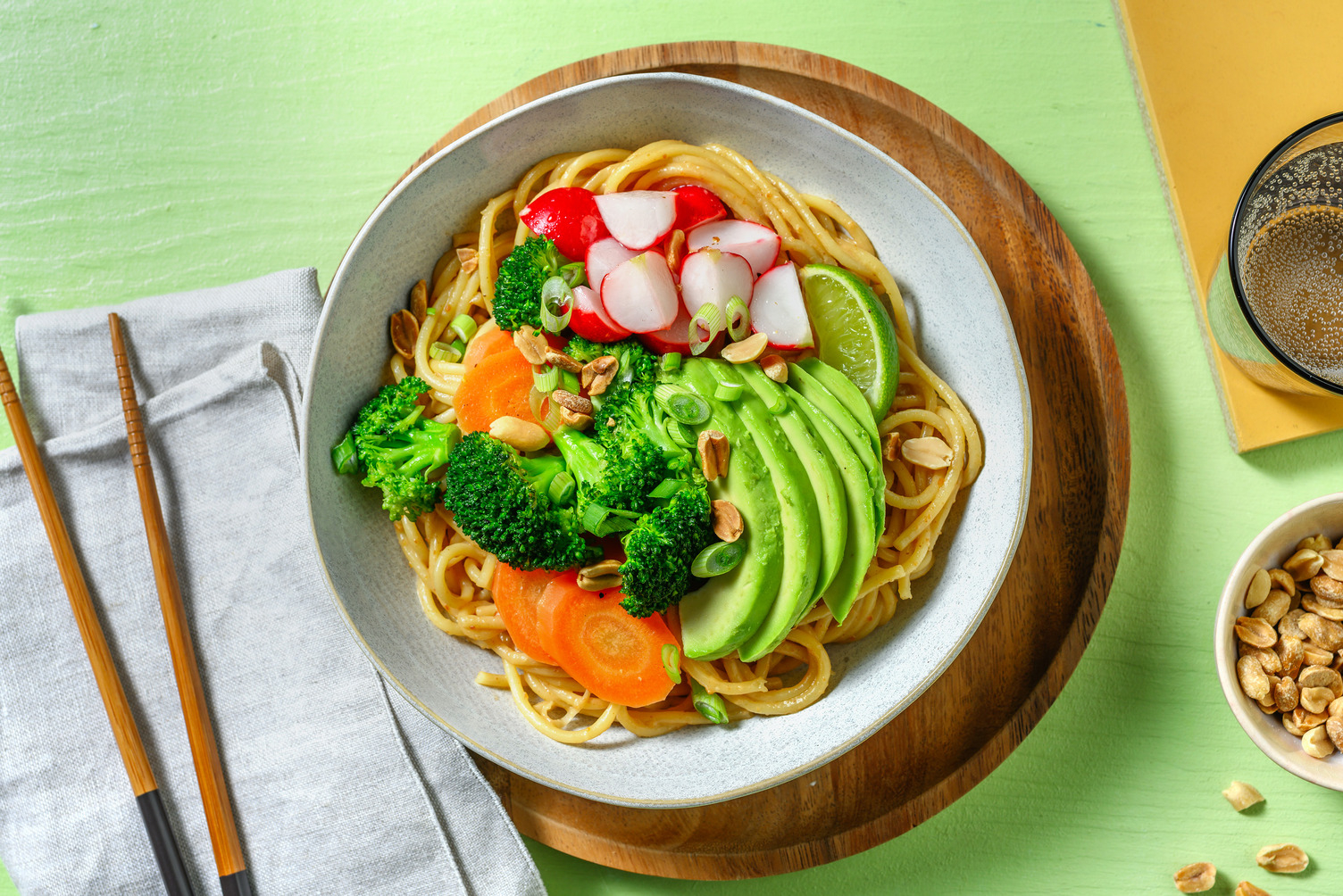 Miso Sesame Noodle Bowl mit extra Bio-Hähnchen