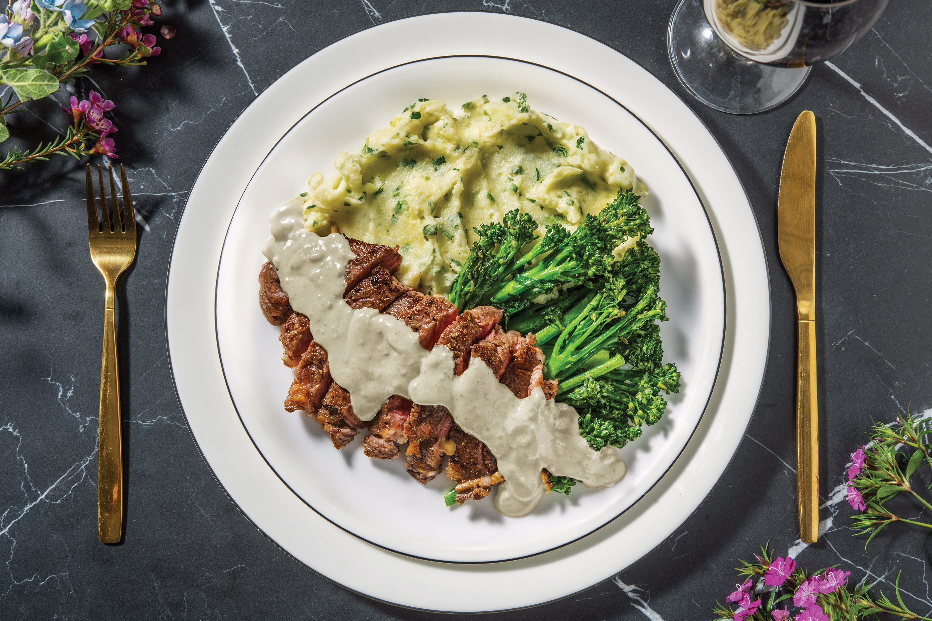 Seared Steak & Creamy Pepper Sauce