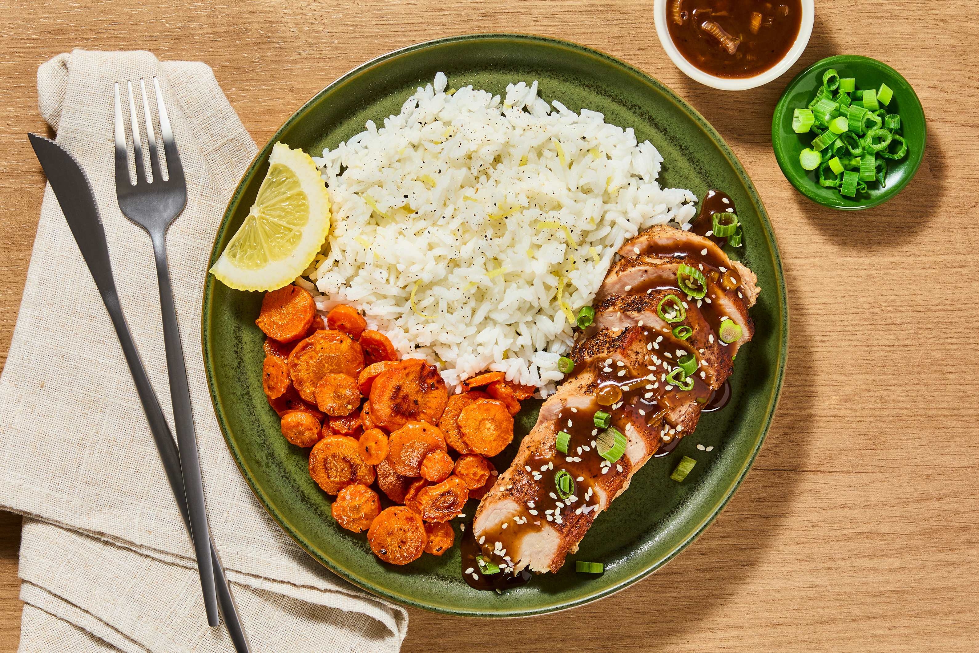 [SIDE VEG DOUBLE CARROTS] PNW/MA/CA Only Compliant Chicken With Scallion Rice And Roasted Carrots (Pork Filet 10oz)