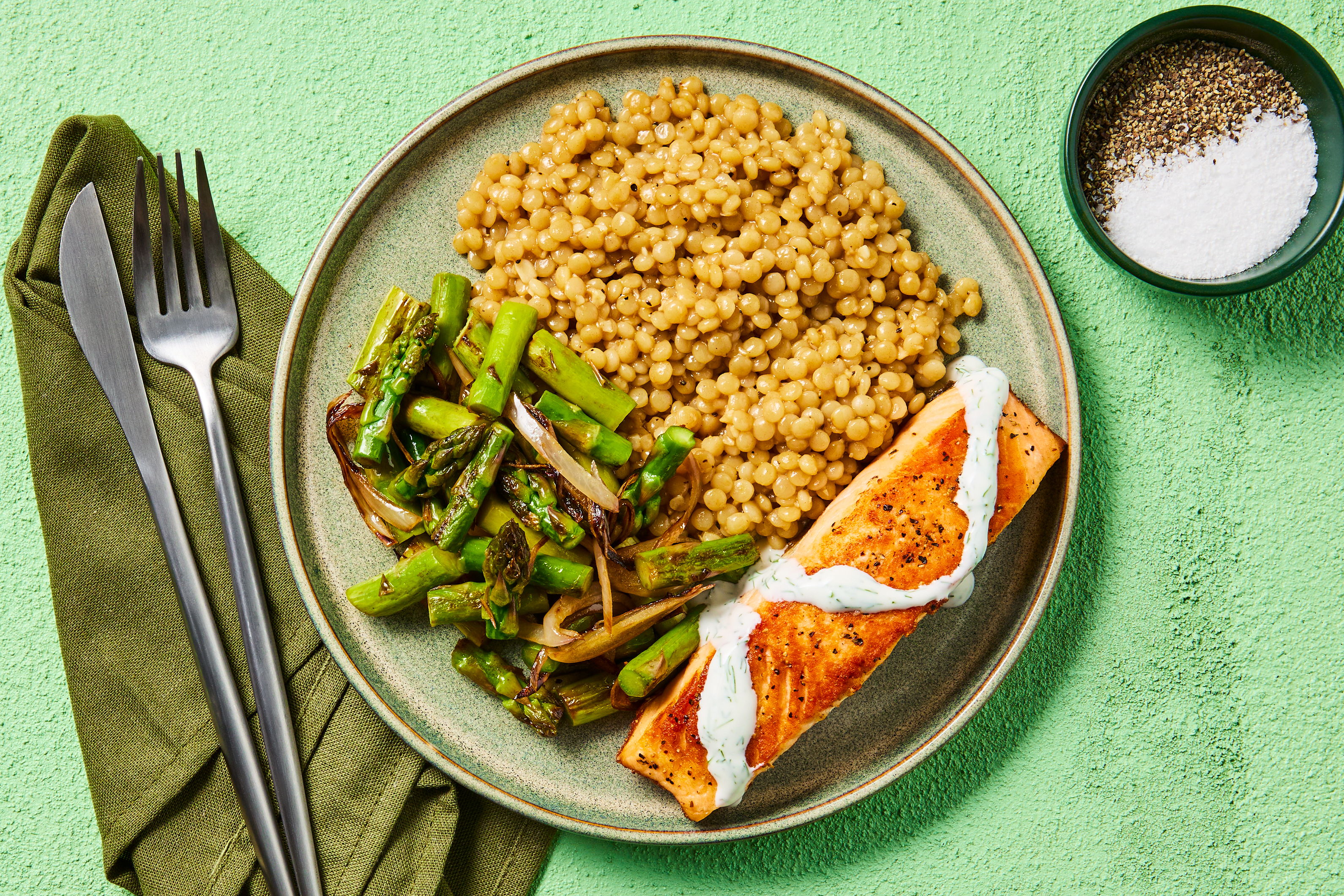 Salmon with Dilly Crème Fraîche & Broccoli
