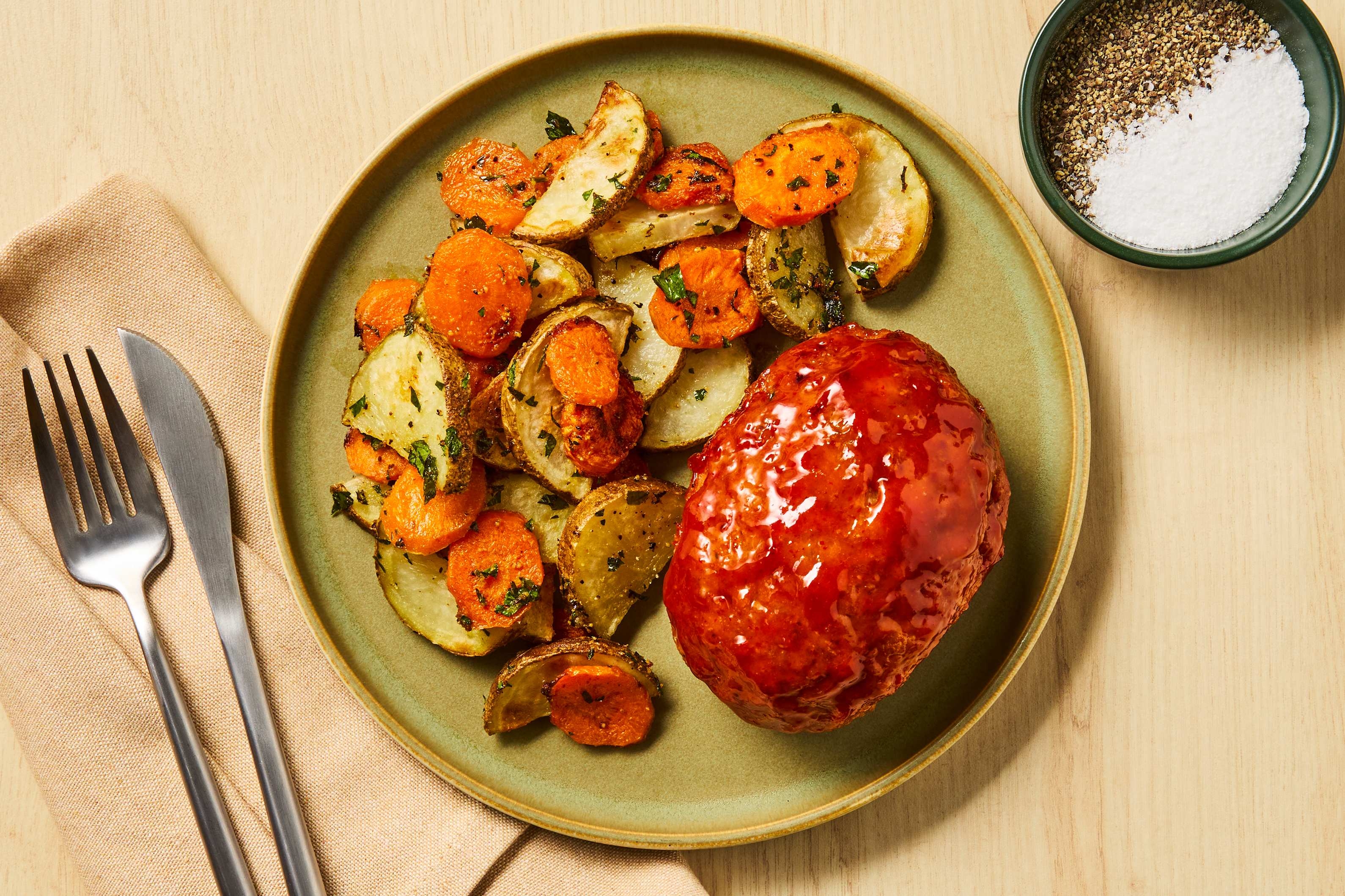 [PROTEIN DOUBLE RUSSET POTATOES] Gouda Stuffed BBQ Meatloaves with Garlic Herb Veggie Jumble