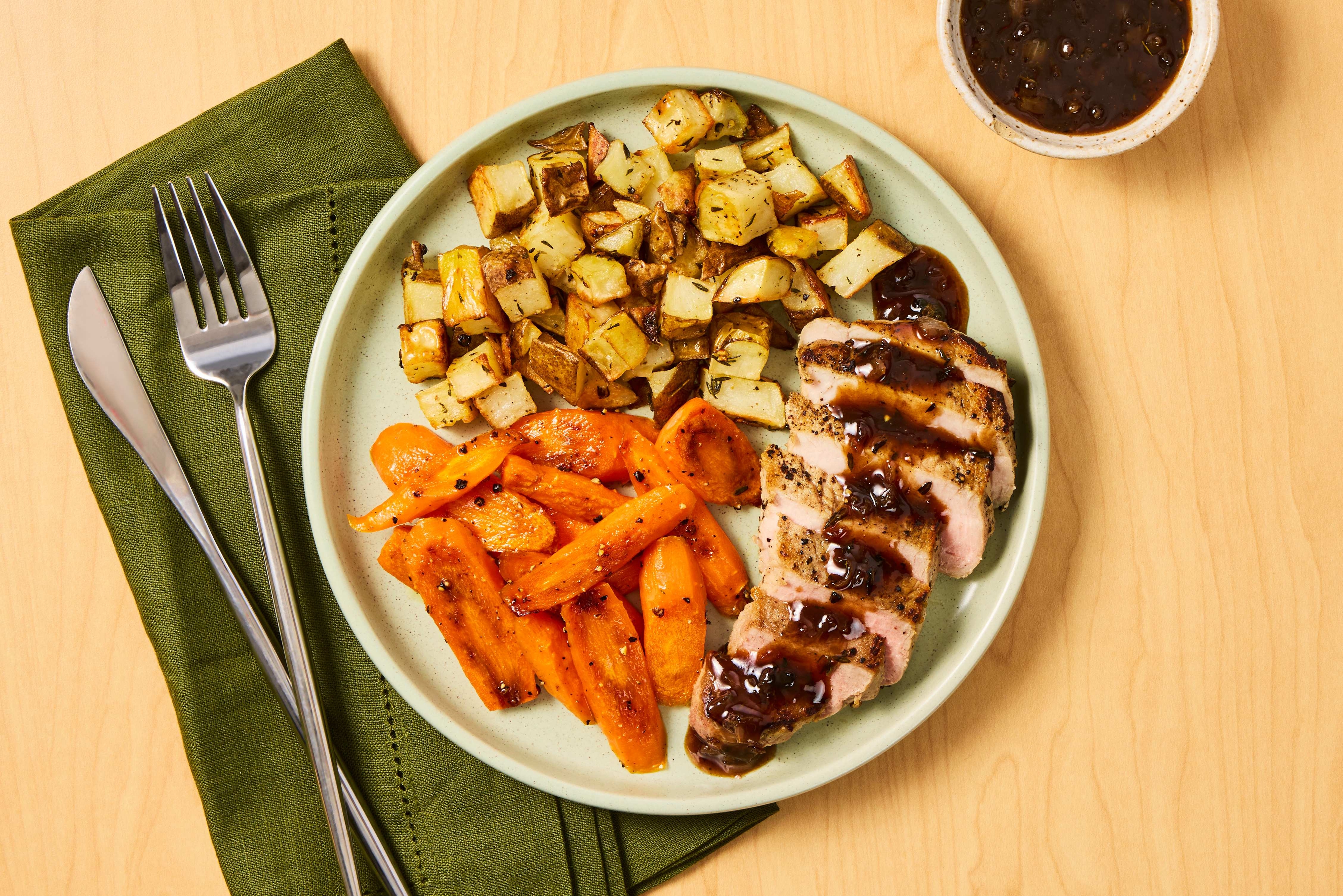 [SIDE VEG SWAP CARROTS TO GREEN BEANS] PNW/MA/CA only Roasted Chicken with Balsamic-Fig Sauce, Carrots, and Thyme-Roasted Russet Potatoes (Shallot - Cutlet 10oz)