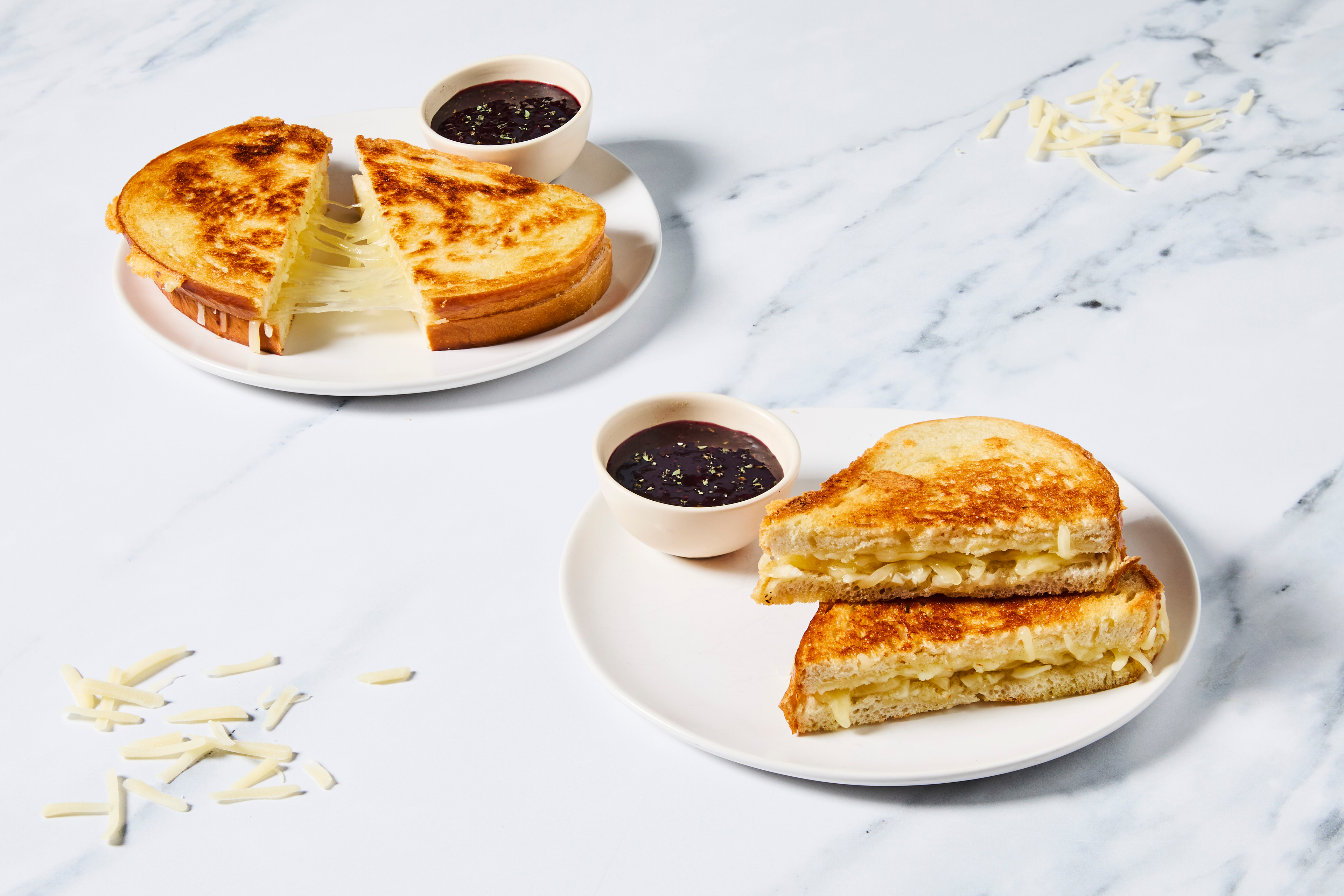 White Cheddar Grilled Cheese with Berry Thyme Dipping Sauce
