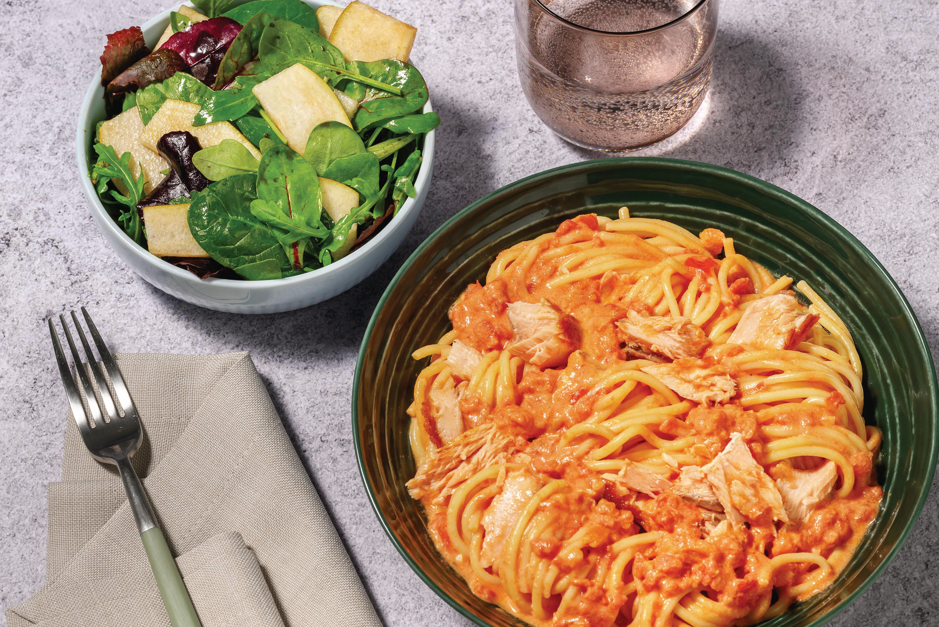 Easy Creamy Salmon & Tomato Spaghetti