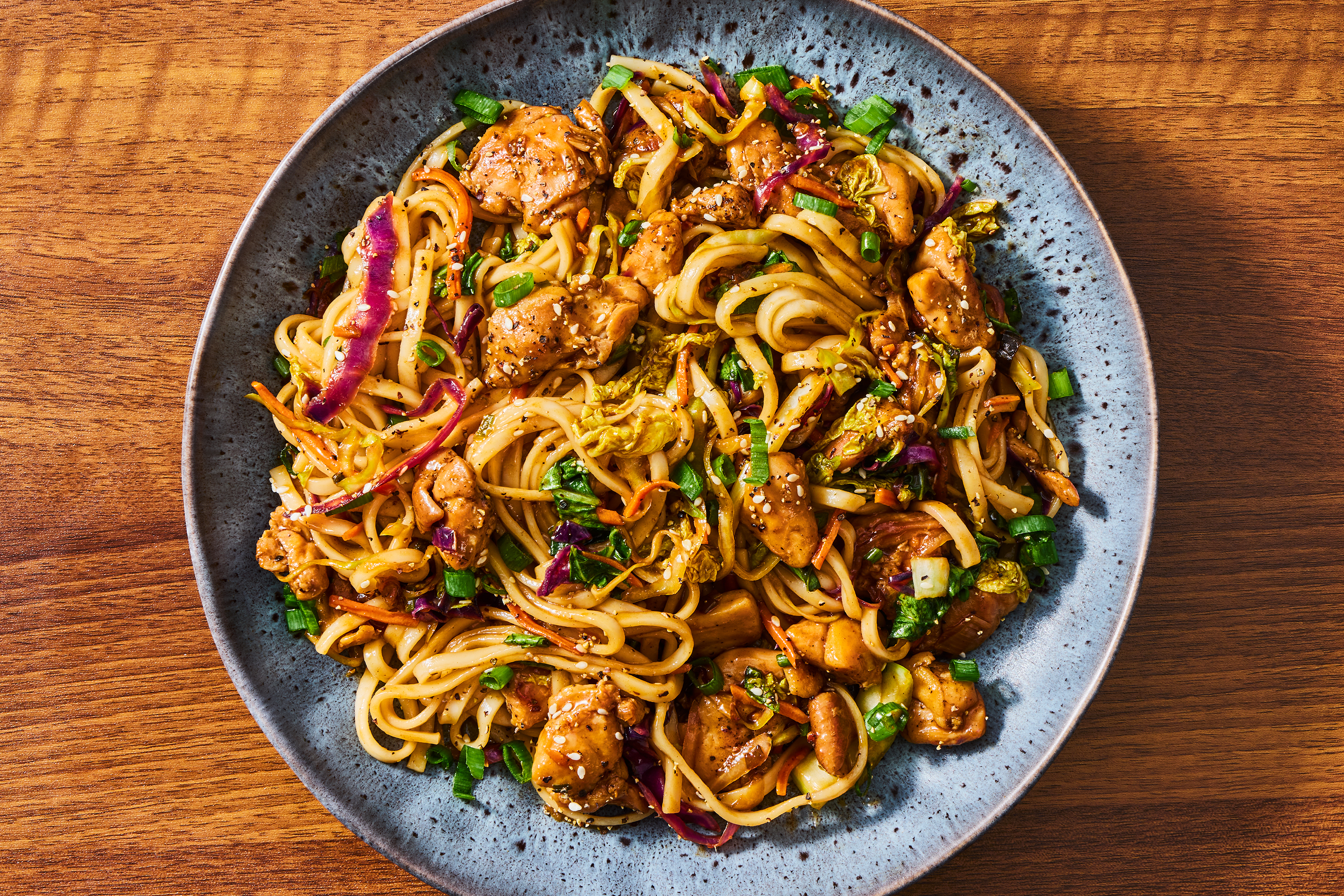 [PROTEIN DOUBLE  DICED CHICKEN THIGHS] 20MM CalSmart Umami Ginger Chicken Lo Mein with Scallions and Cabbage