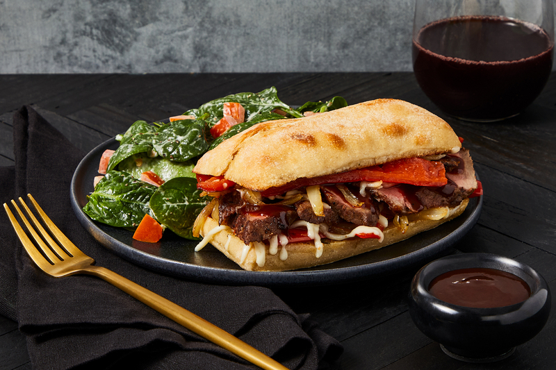 Sandwichs fromagés au steak et aux légumes