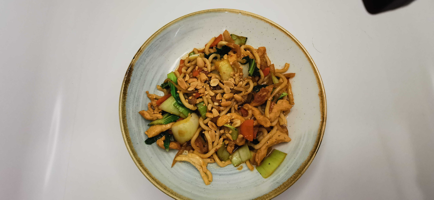 Szechuan Chicken Stir-fry mit Udonnudeln