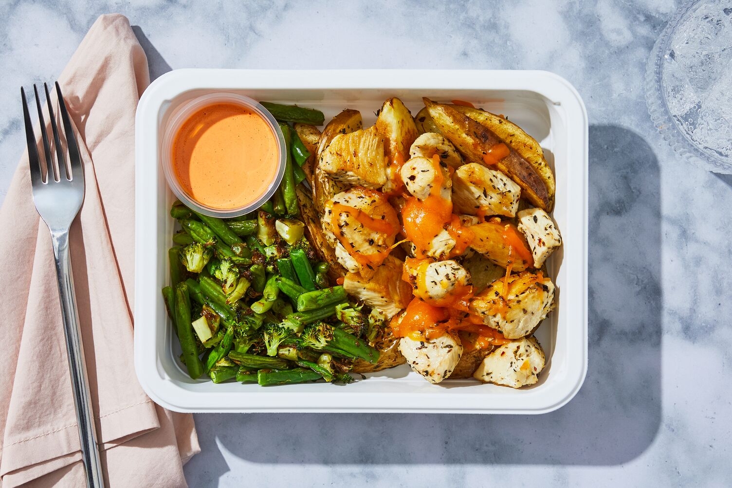 Poulet à l’aïoli aux poivrons rouges rôtis