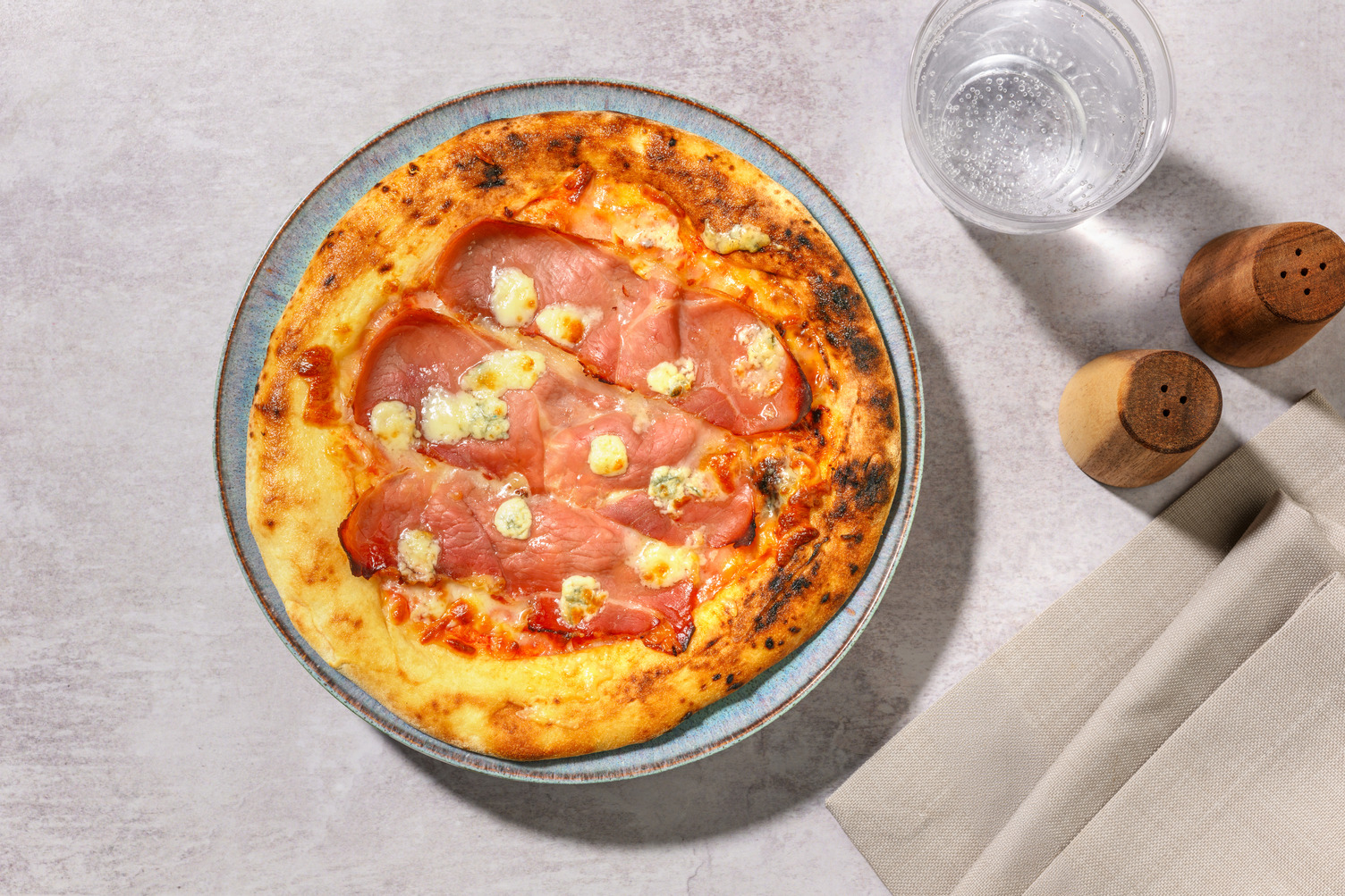 Pizza Montanara au speck