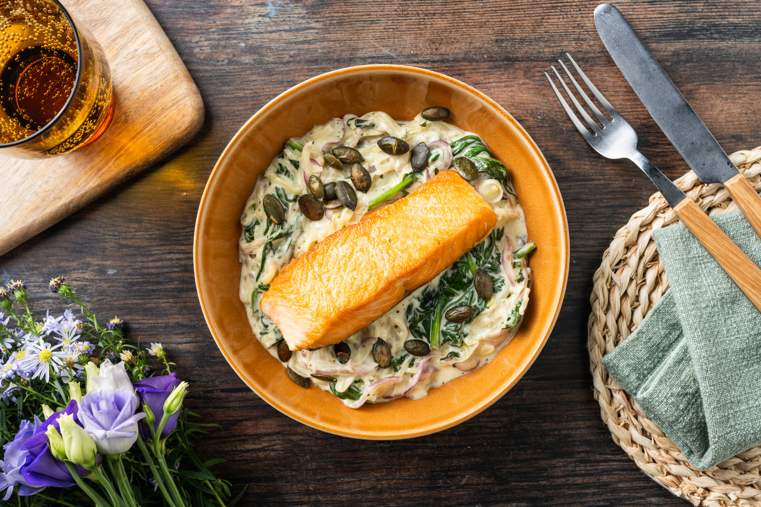 Keto-zalm in roomsaus met spinazie