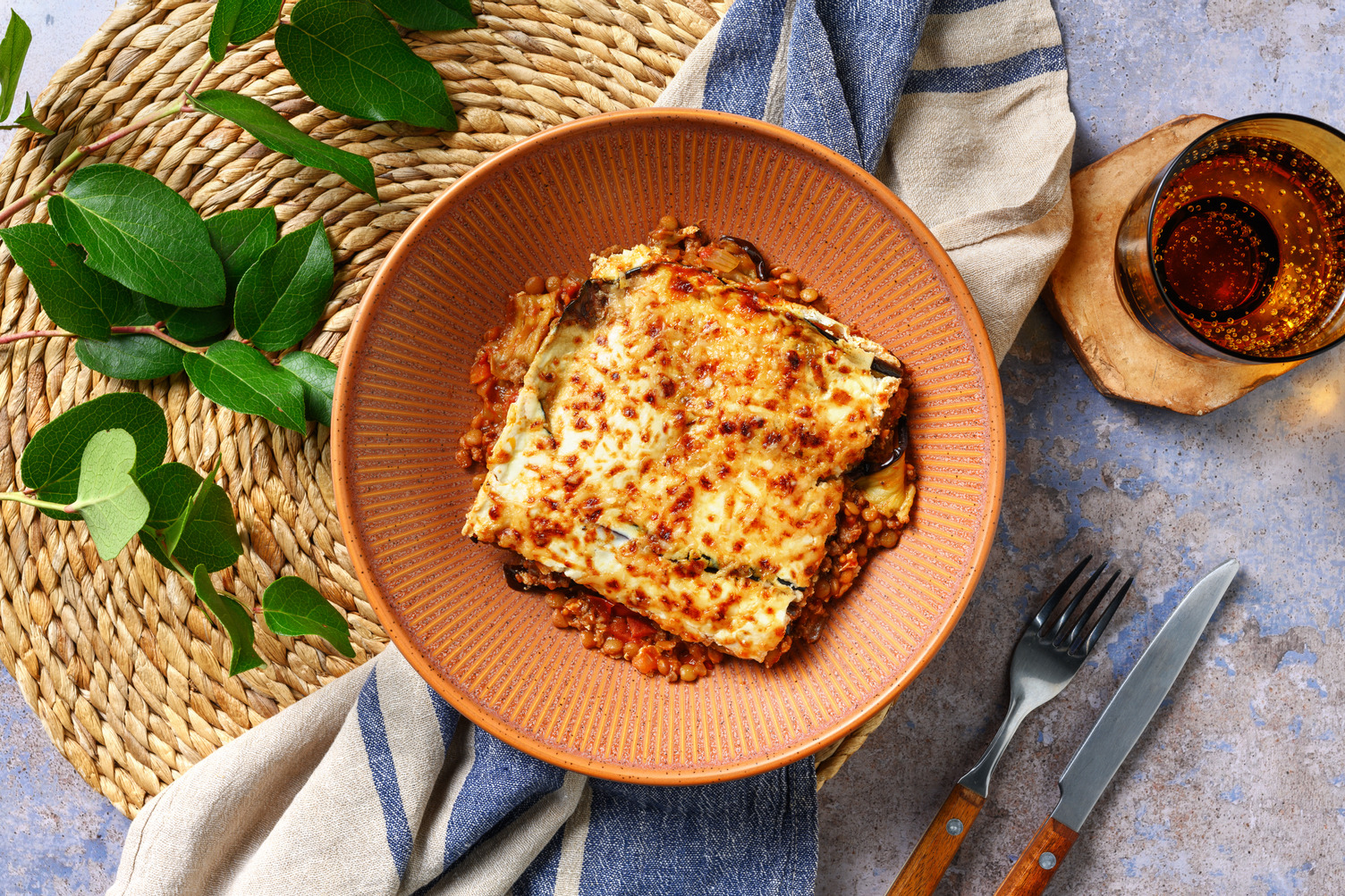 Moussaka met vegetarisch gehakt, linzen en aubergine