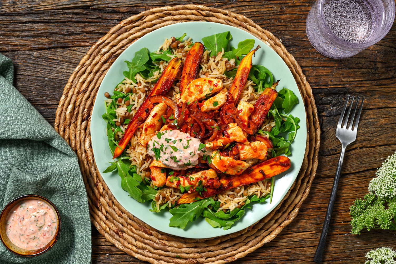 Rijst-linzensalade met spicy kip