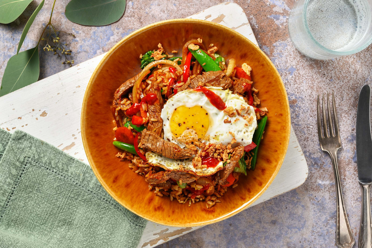 Snelle gebakken rijst met biefstukreepjes