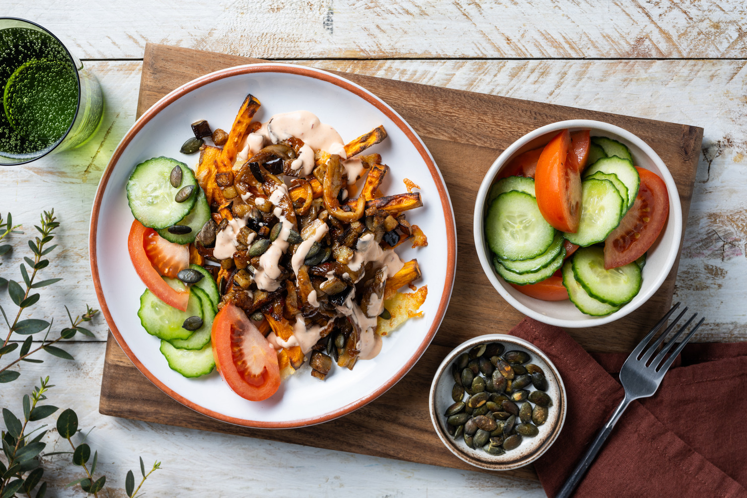 Loaded fries van zoete aardappel met pulled paddo's