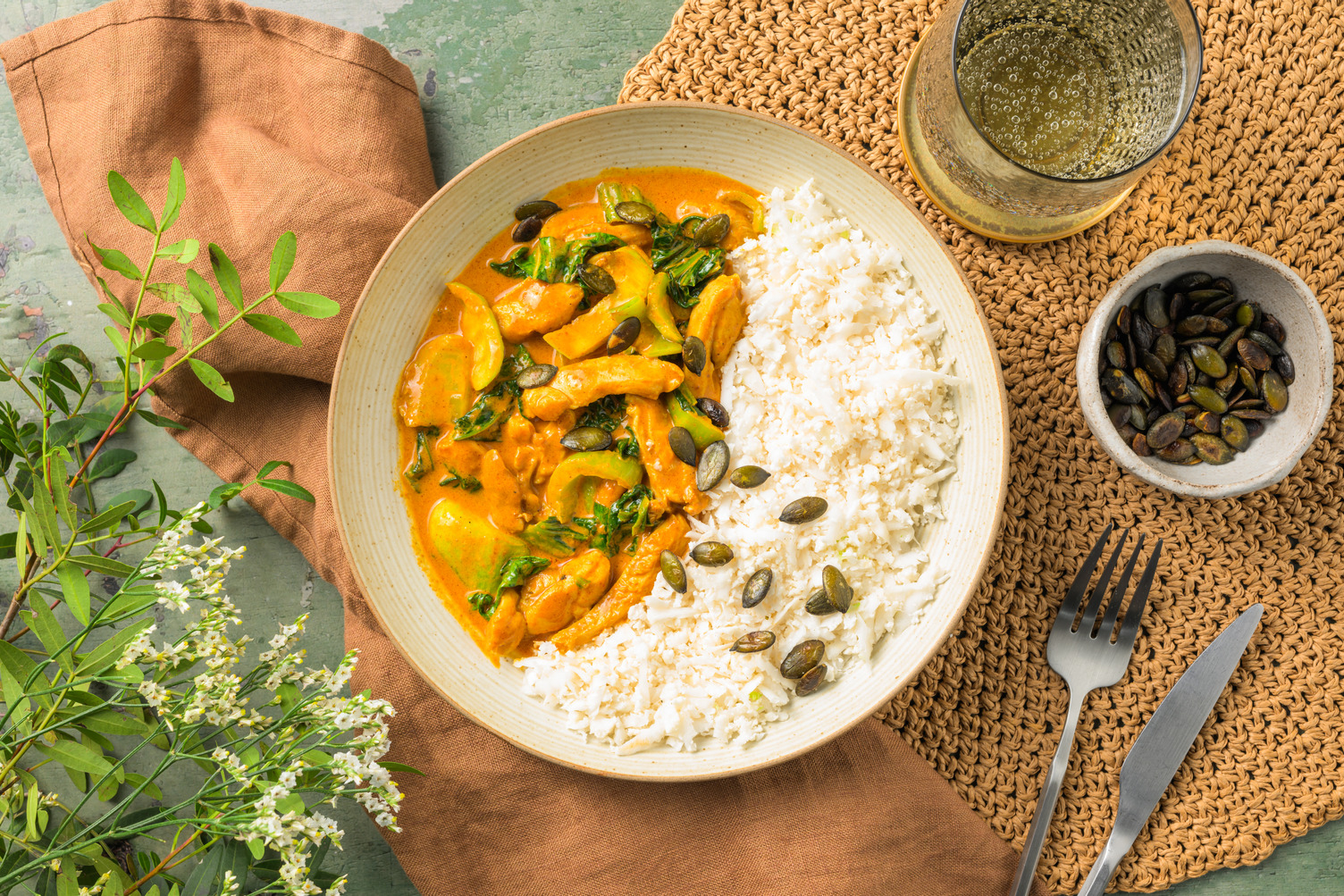 Romige curry met kippendijreepjes