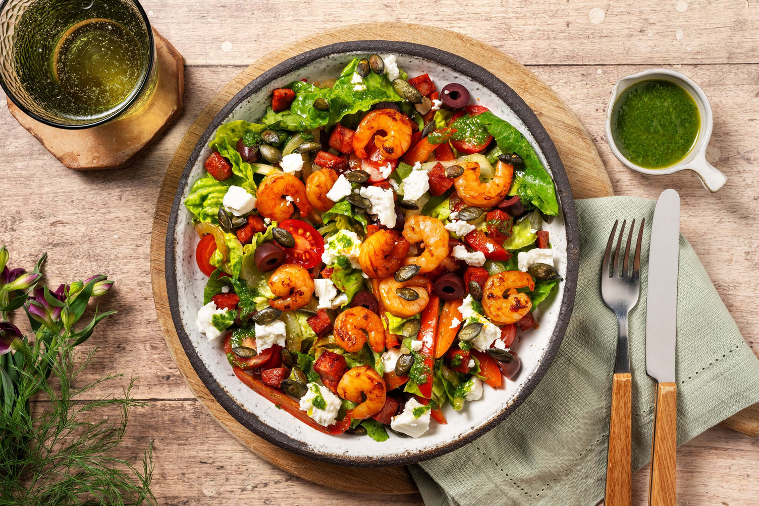 Keto salade met chorizo en garnalen