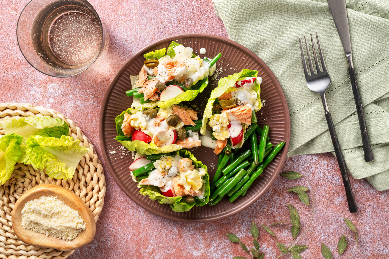 Slabootjes à la niçoise met ei en zalmflakes