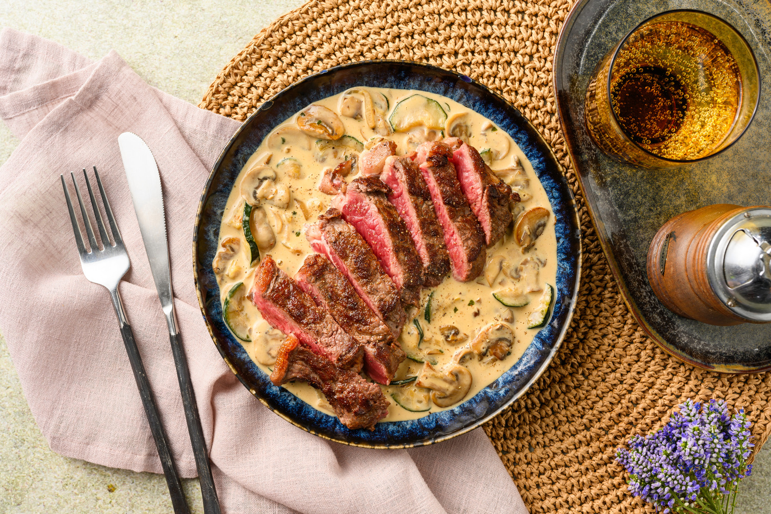 Steak met romige groenten en Siciliaanse kruiden