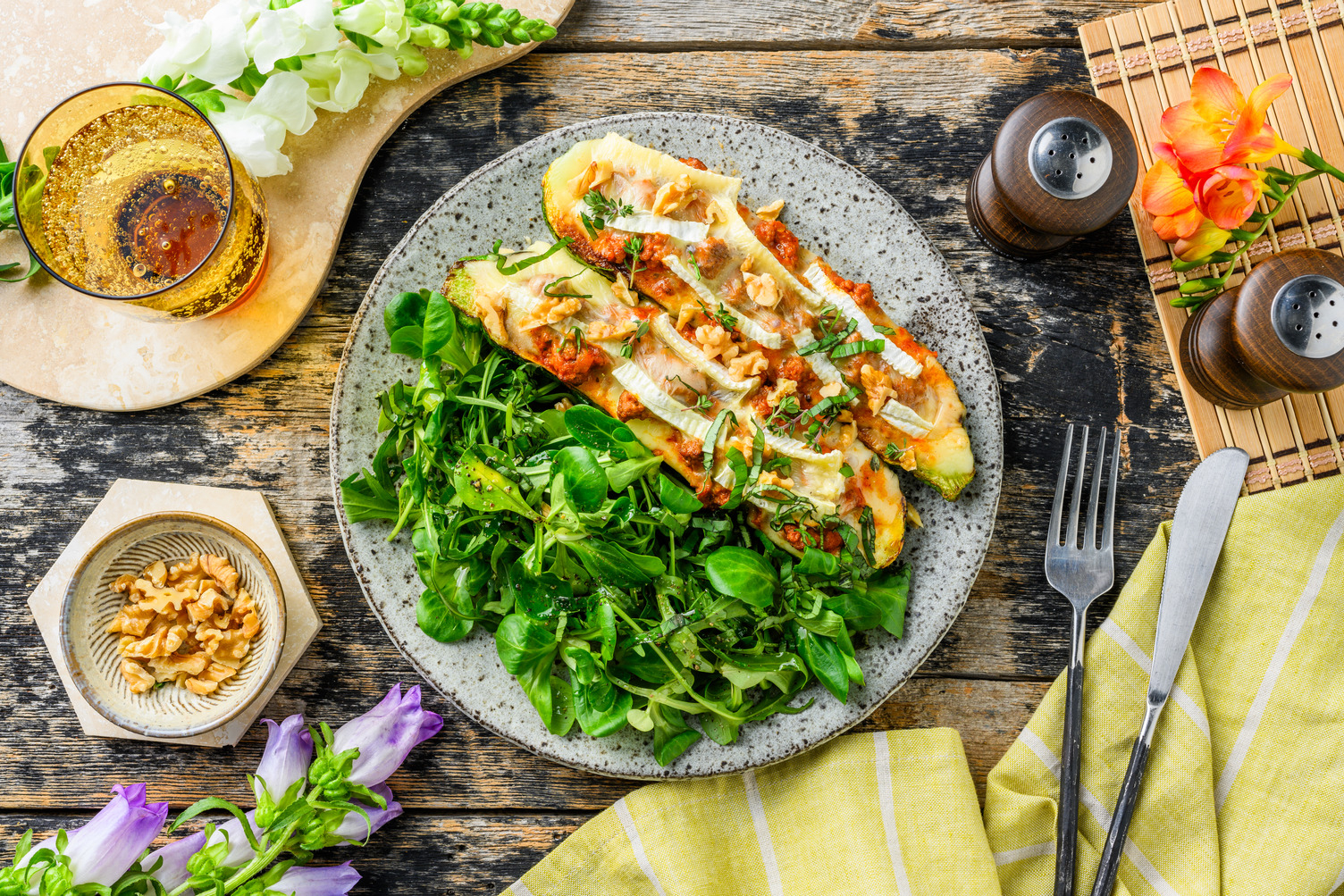 Courgetteschuitjes met rundergehakt en brie