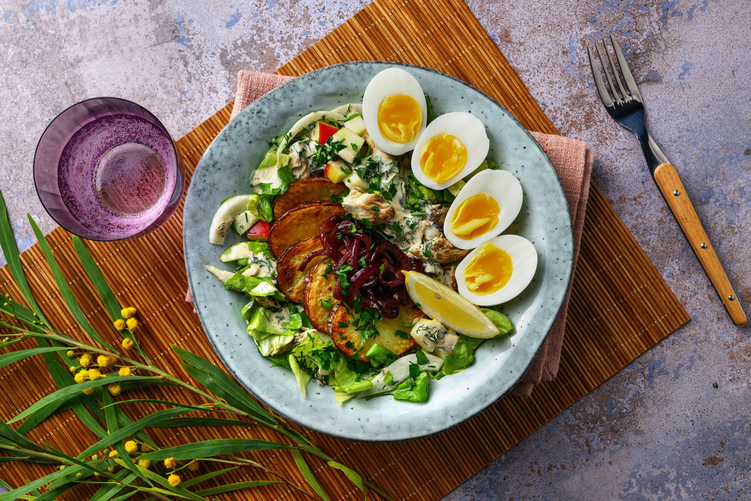 Makreelsalade met gebakken aardappelen 