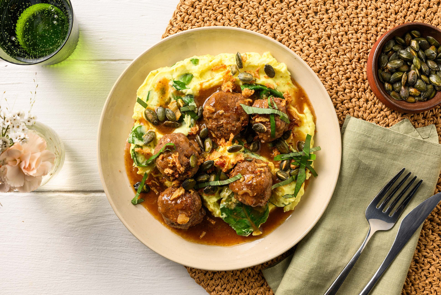 Aardappel-pastinaakpuree met gehaktballetjes