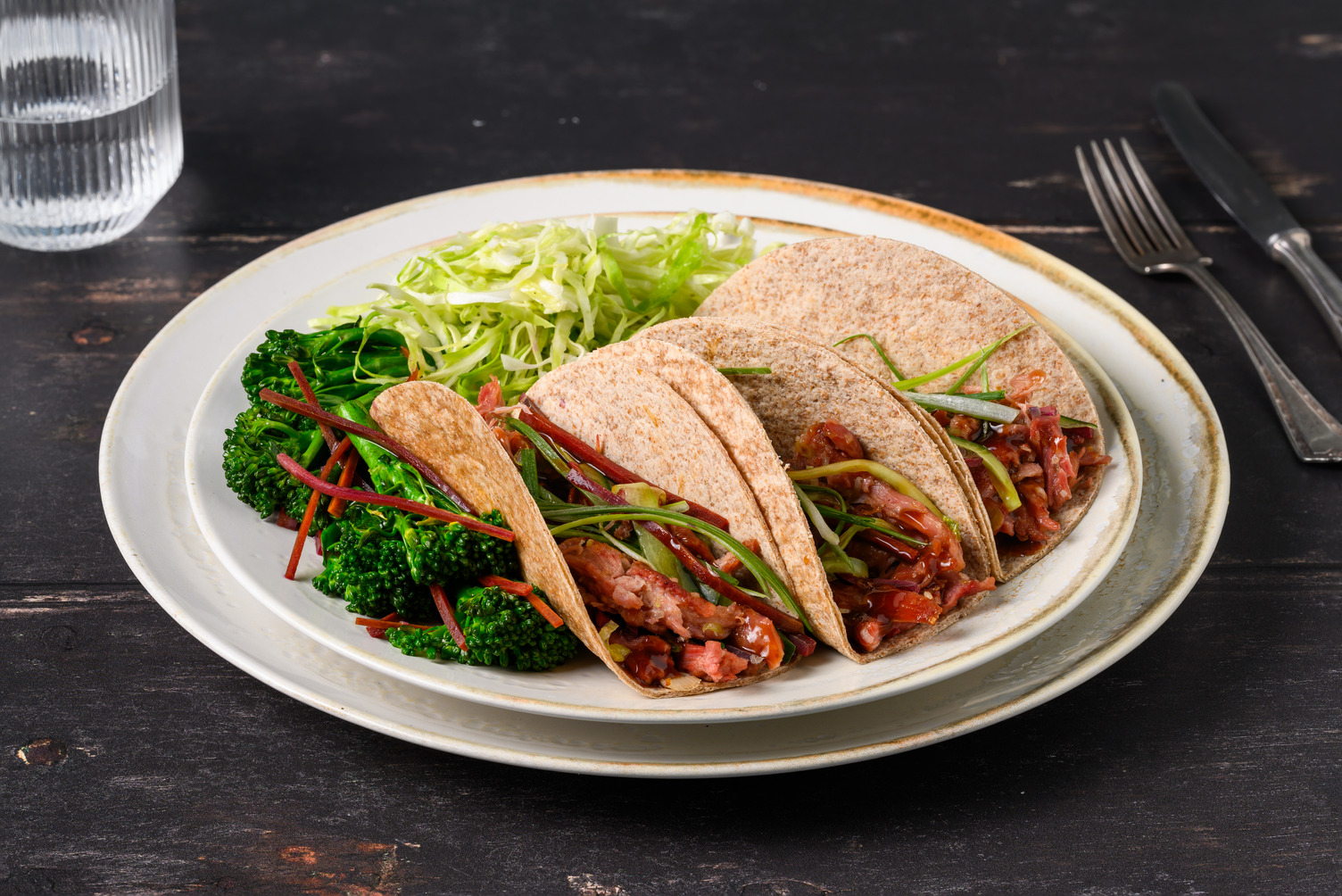 Tortilla's met gekonfijte eendendijfilet en zoete hoisinsaus 