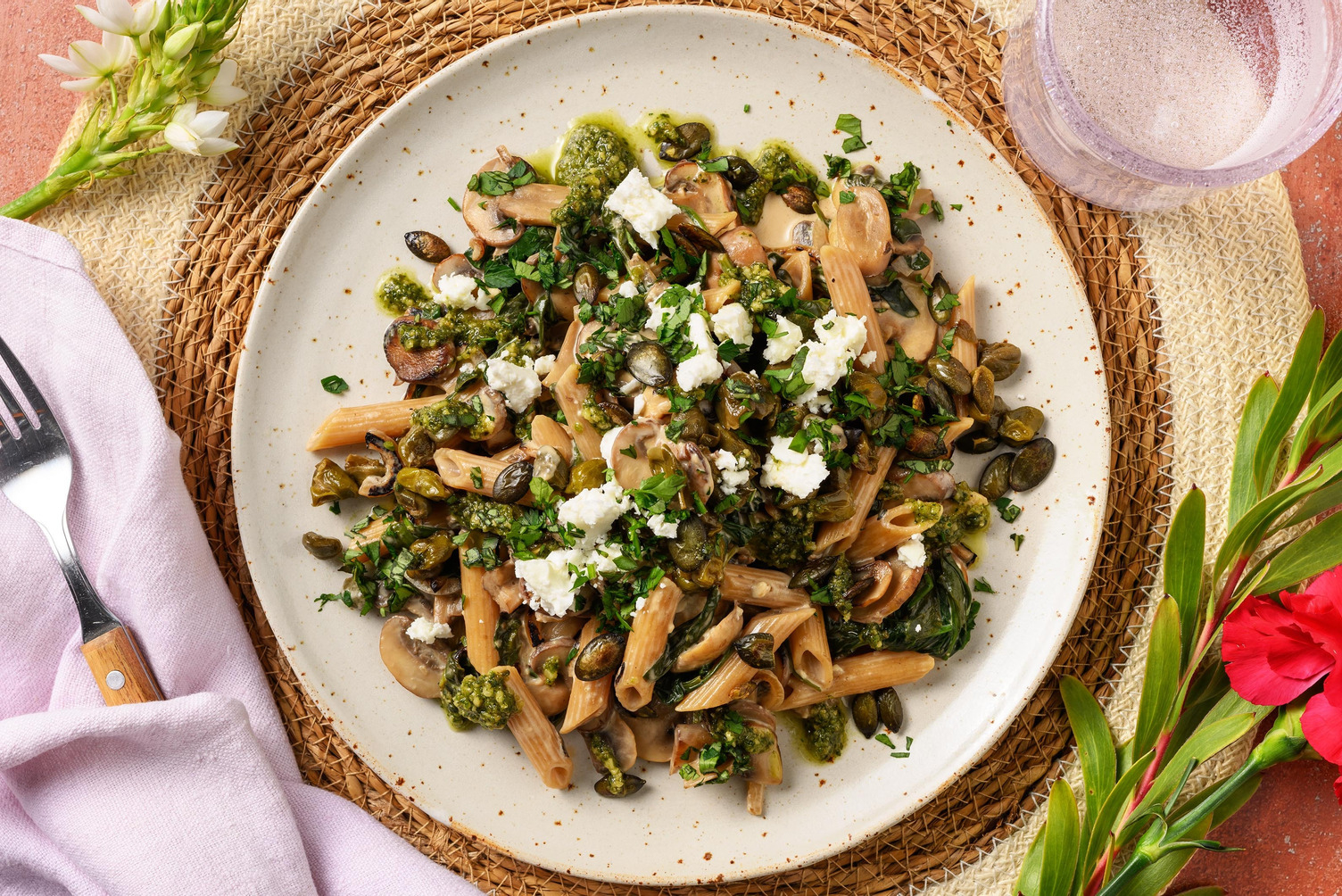 Penne met romige champignonsaus en feta