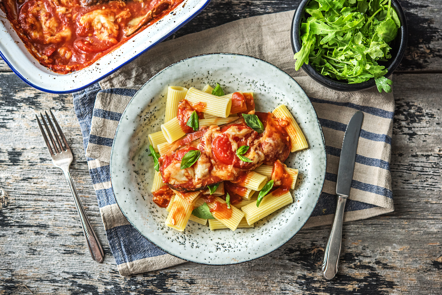 Berenjena asada en salsa de tomate