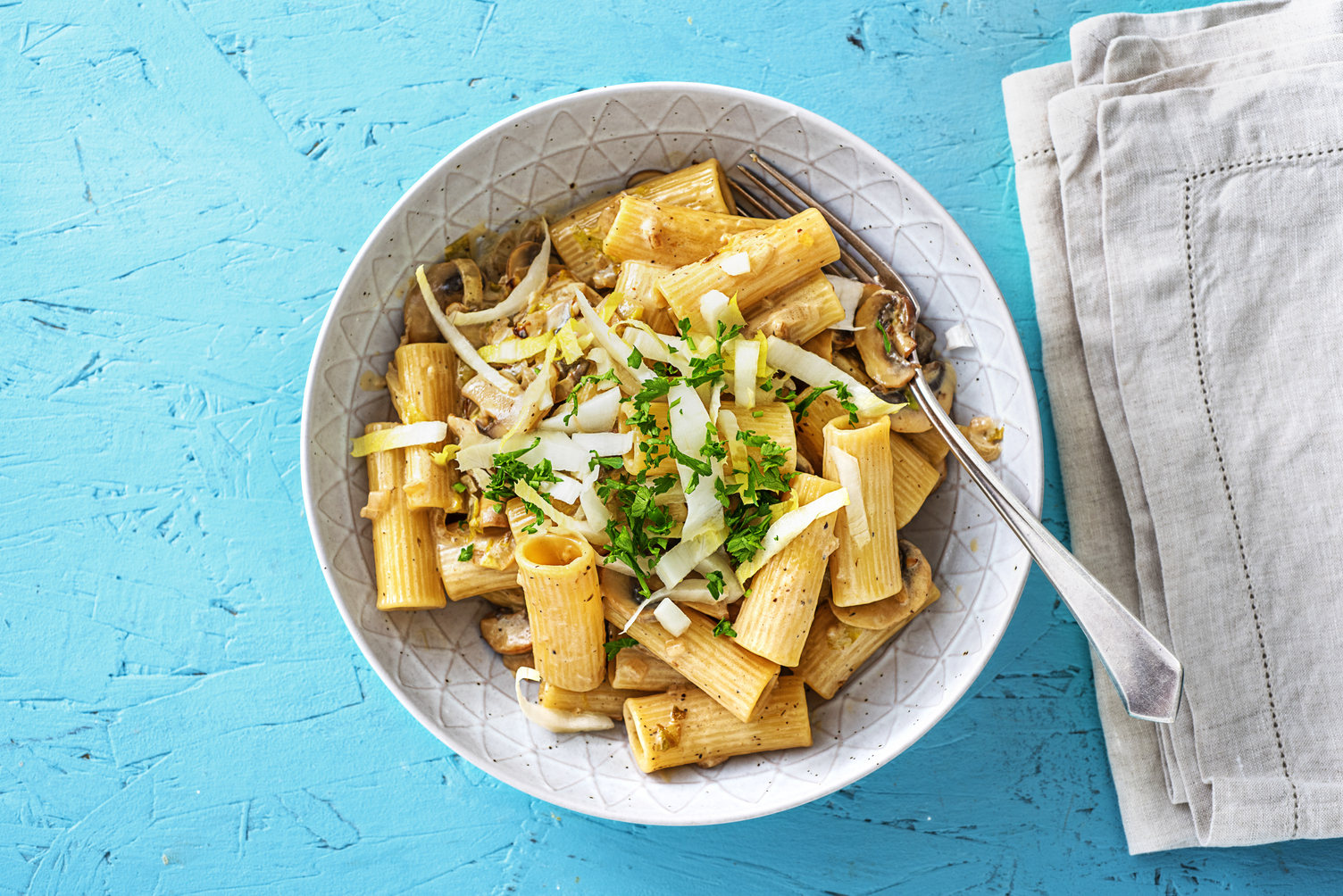 Veggie + protein - Rigatoni sauce à la crème de champignons et dés de poulet en extra