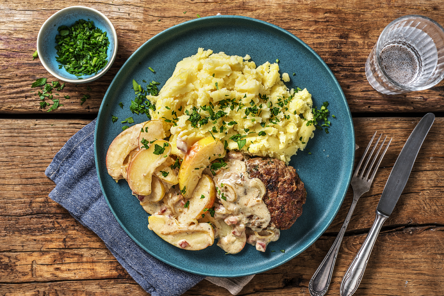 Boulette mit Apfel-Speck-Soße