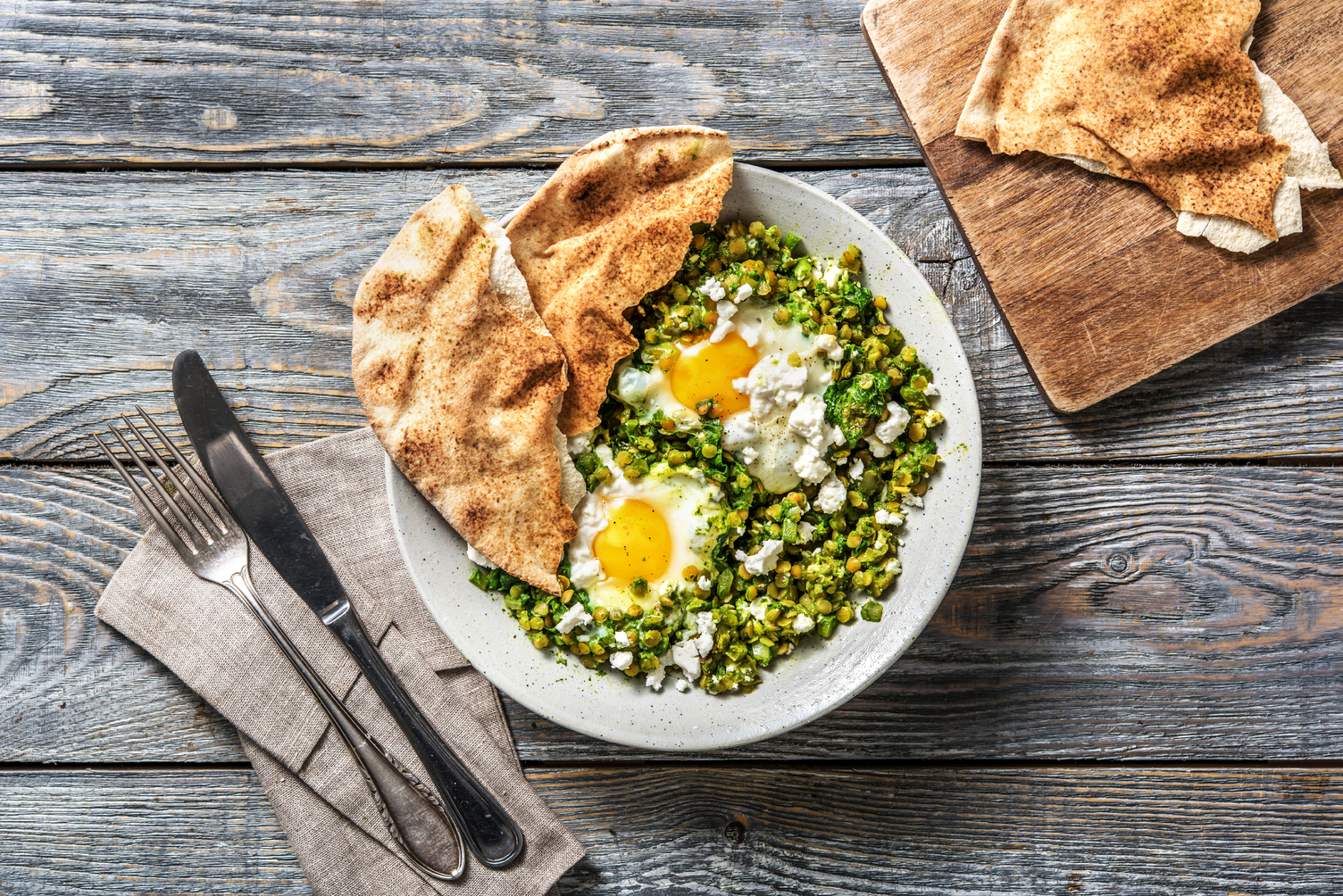 Groene shakshuka met linzen en spinazie