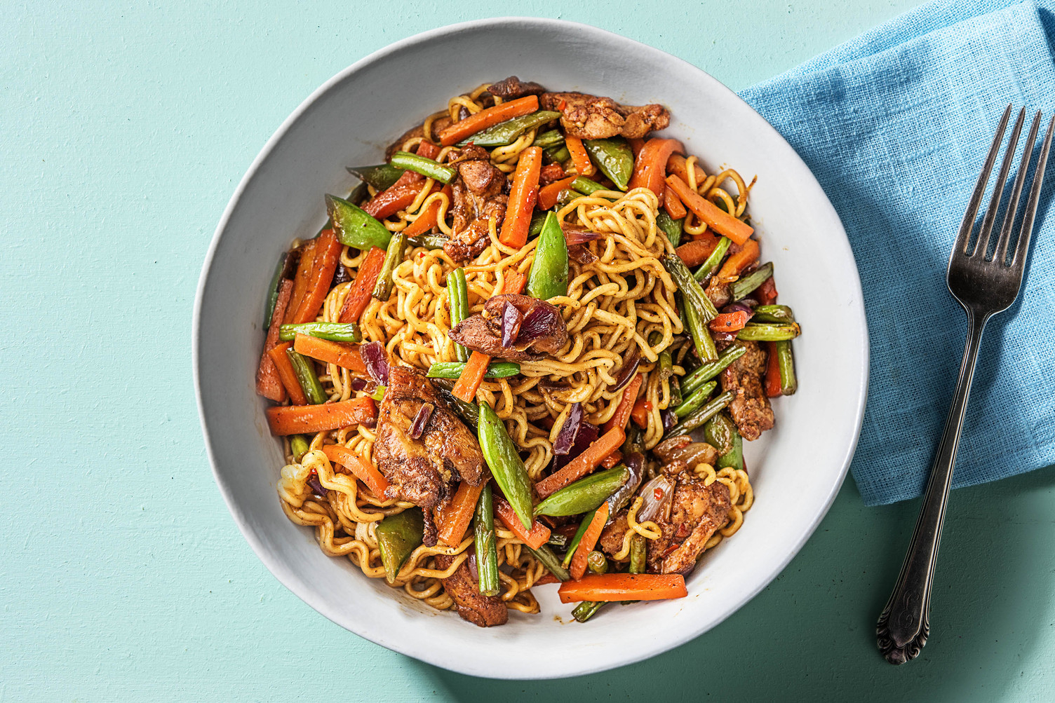 Nouilles sautées au poulet & légumes asiatiques