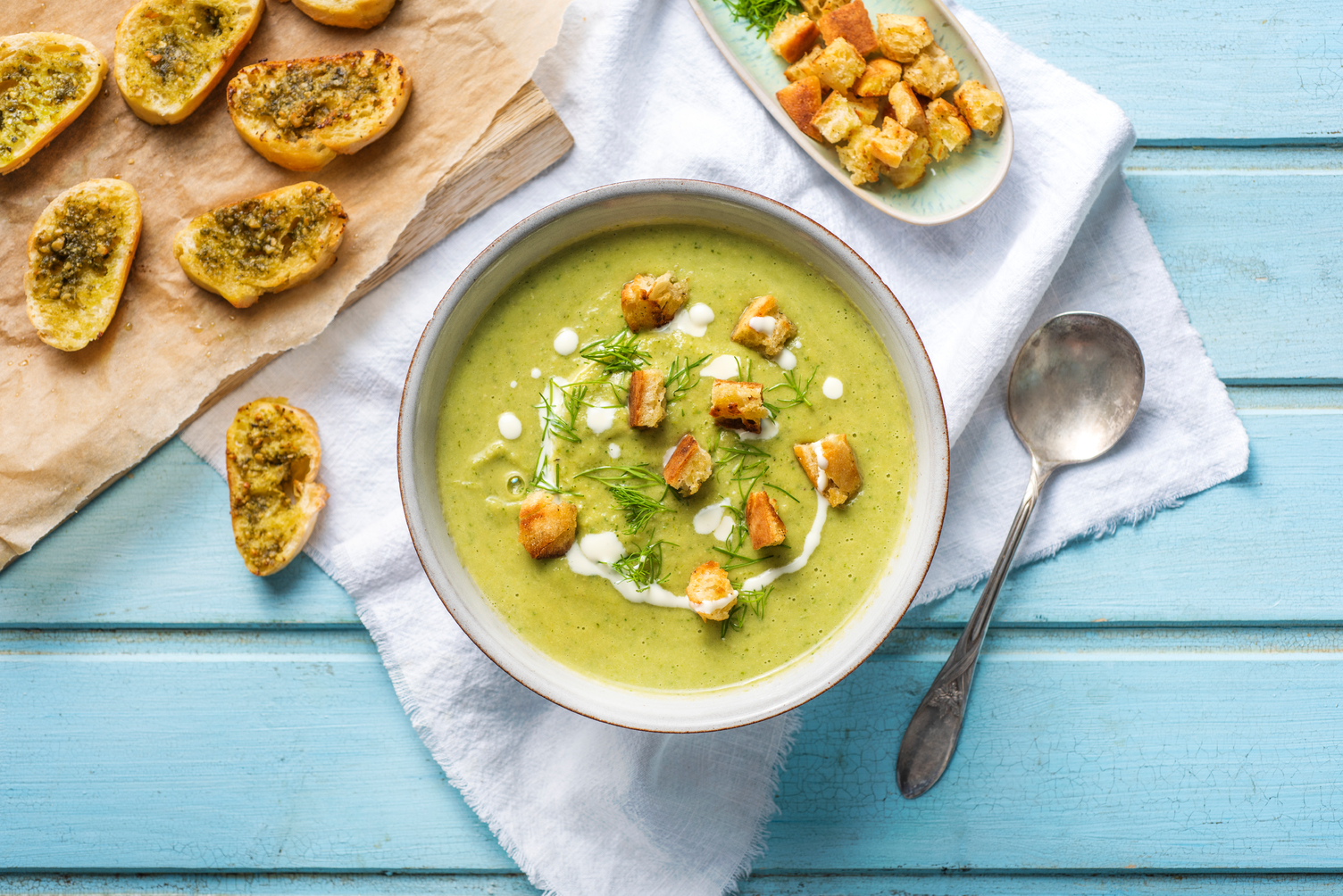 Crema suave de calabacín, eneldo y queso crema