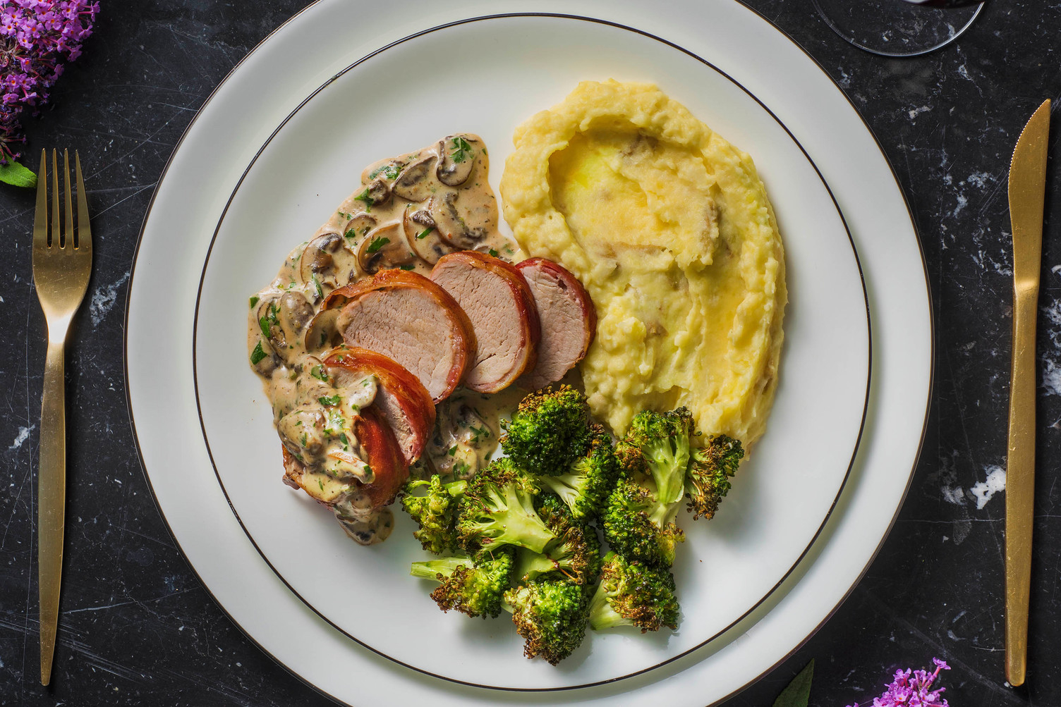 Filet mignon au lard & sauce forestière