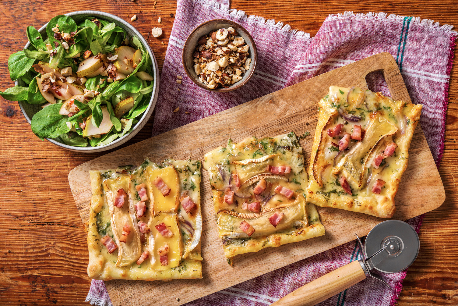 Flammkuchen mit Camembert und Bacon