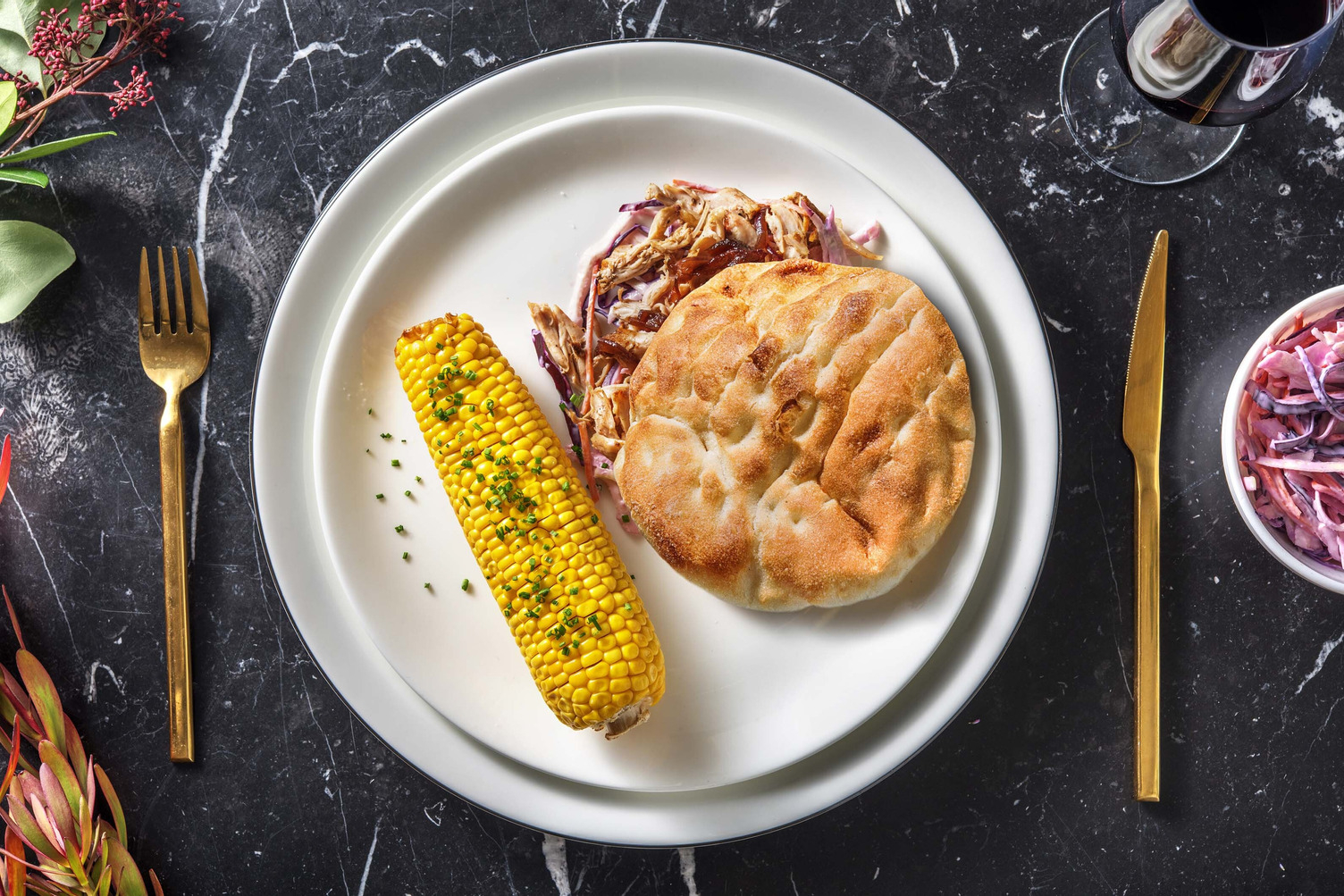 Sandwich au poulet effiloché & épi de maïs rôti