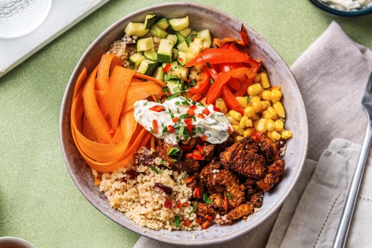 Poke bowl med BBQ-marinerad kyckling