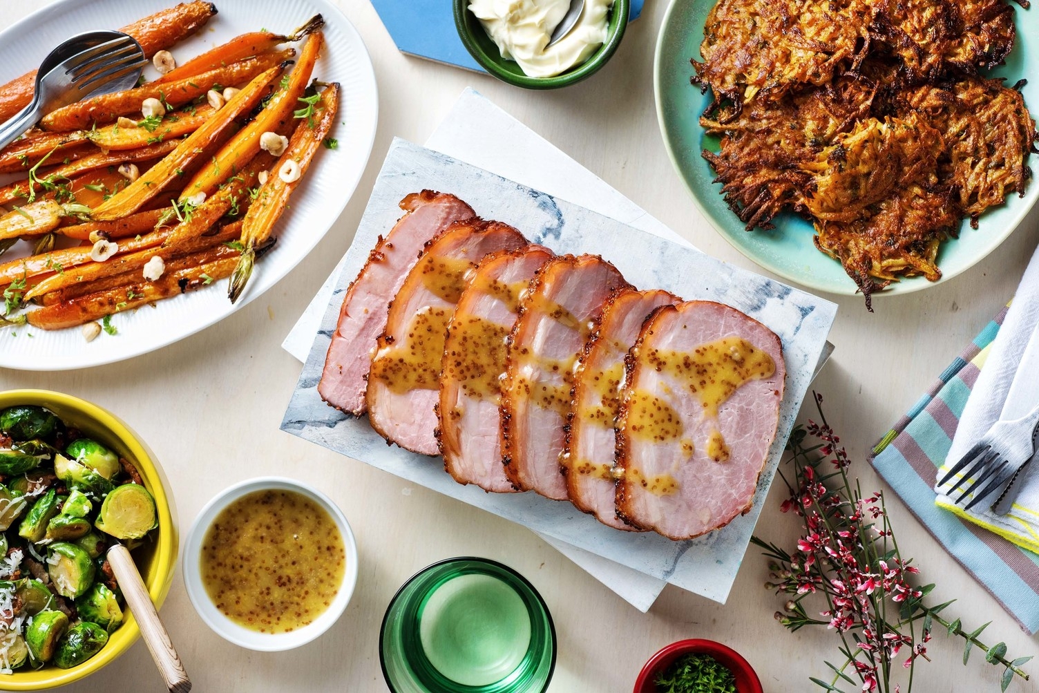 Jambon à l’os mariné au miel et à la moutarde