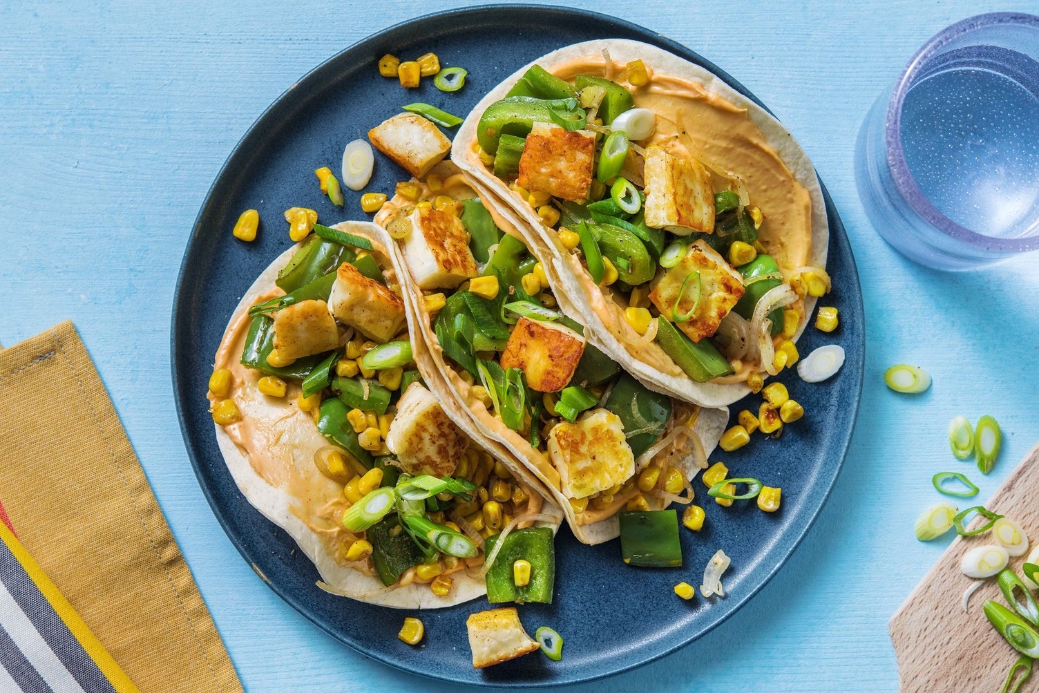 Tacos veggie di halloumi, mais e peperoni verdi