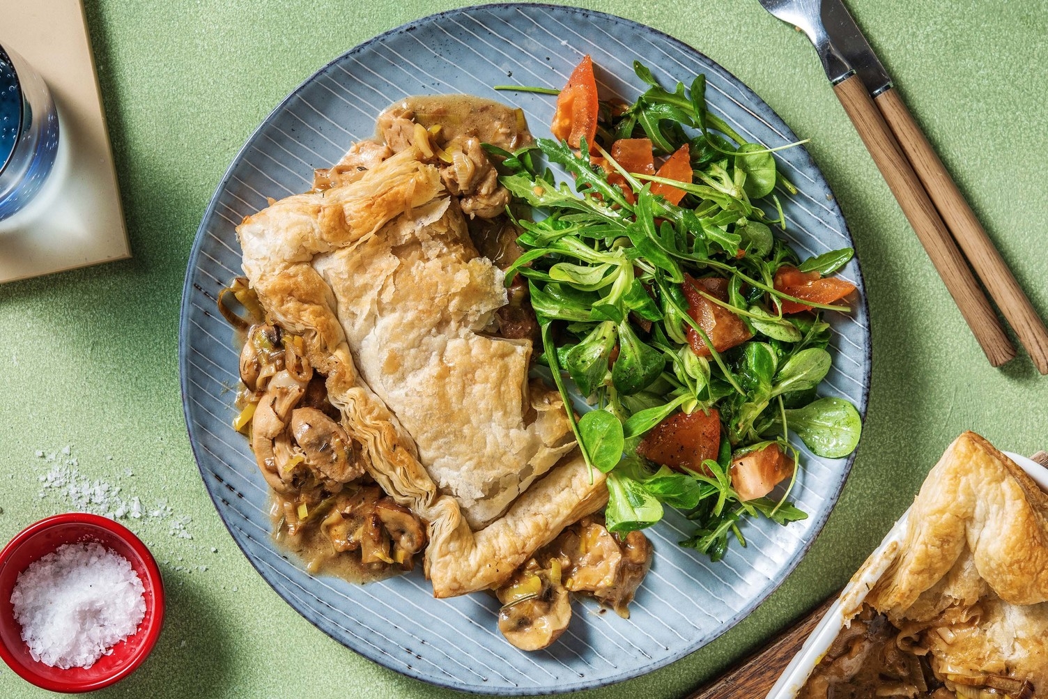 Kippastei met prei, champignons en rozemarijn