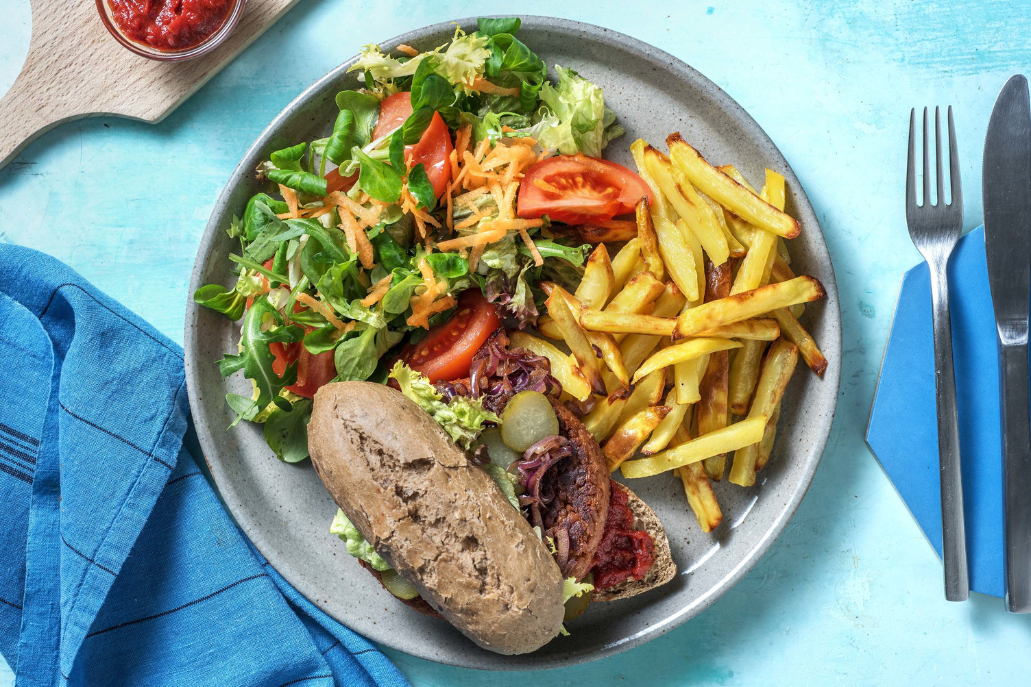 Vegan burger met Amerikaanse fritesaus
