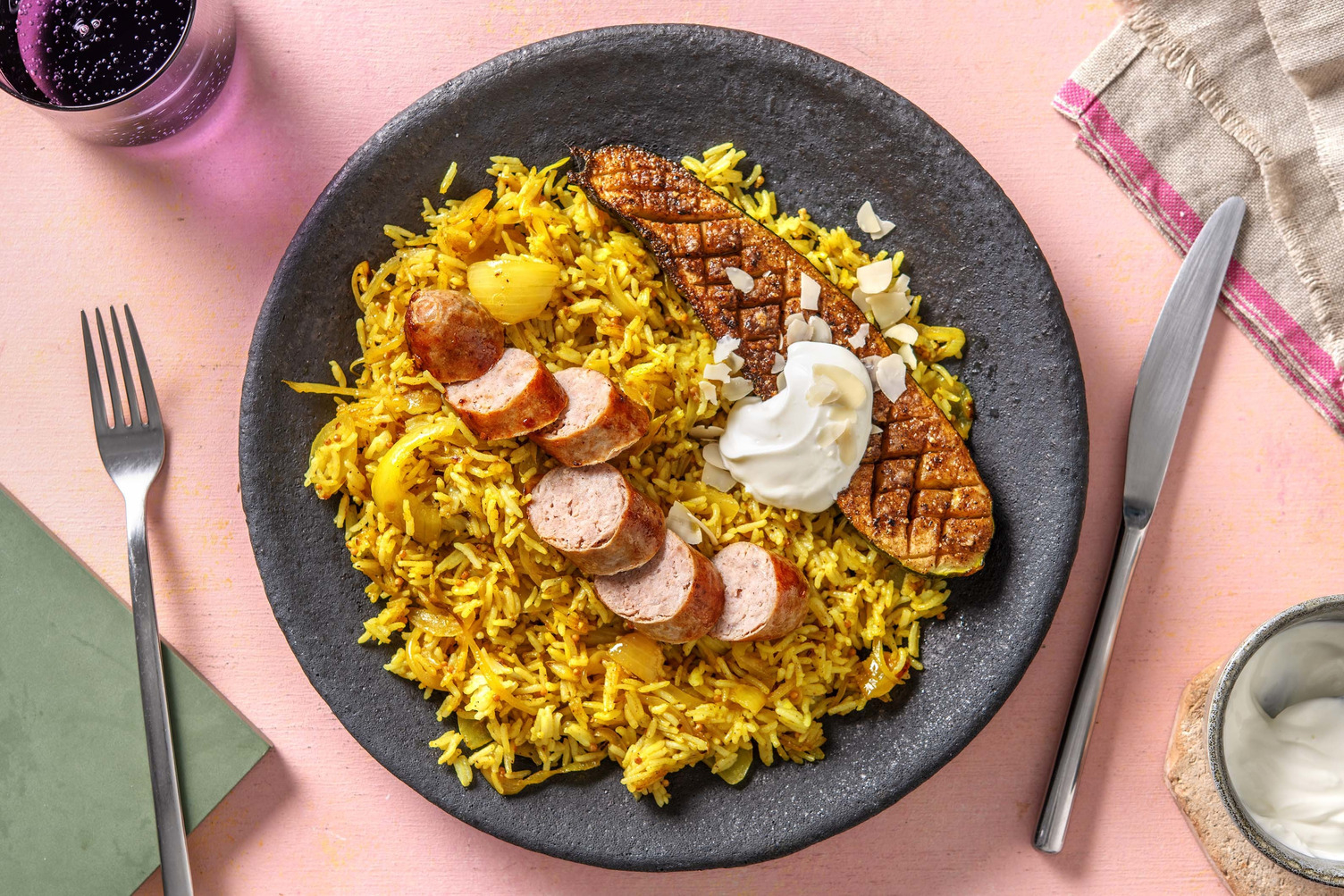 Paprika-amandel varkensworst met kruidige rijst