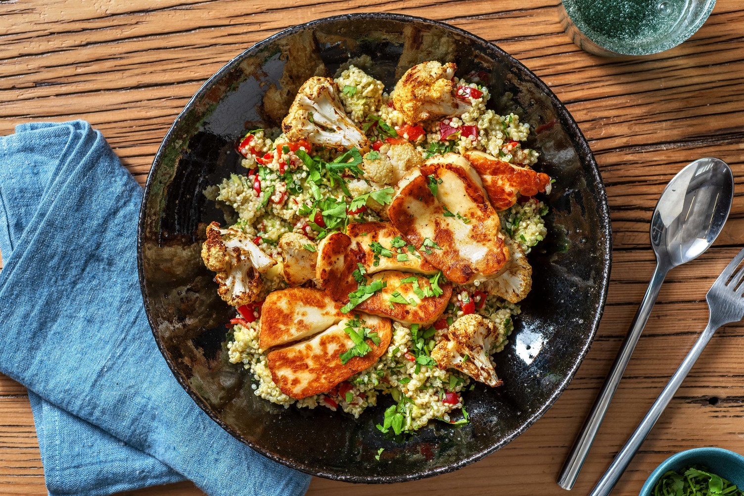 Cajunkryddad halloumibowl