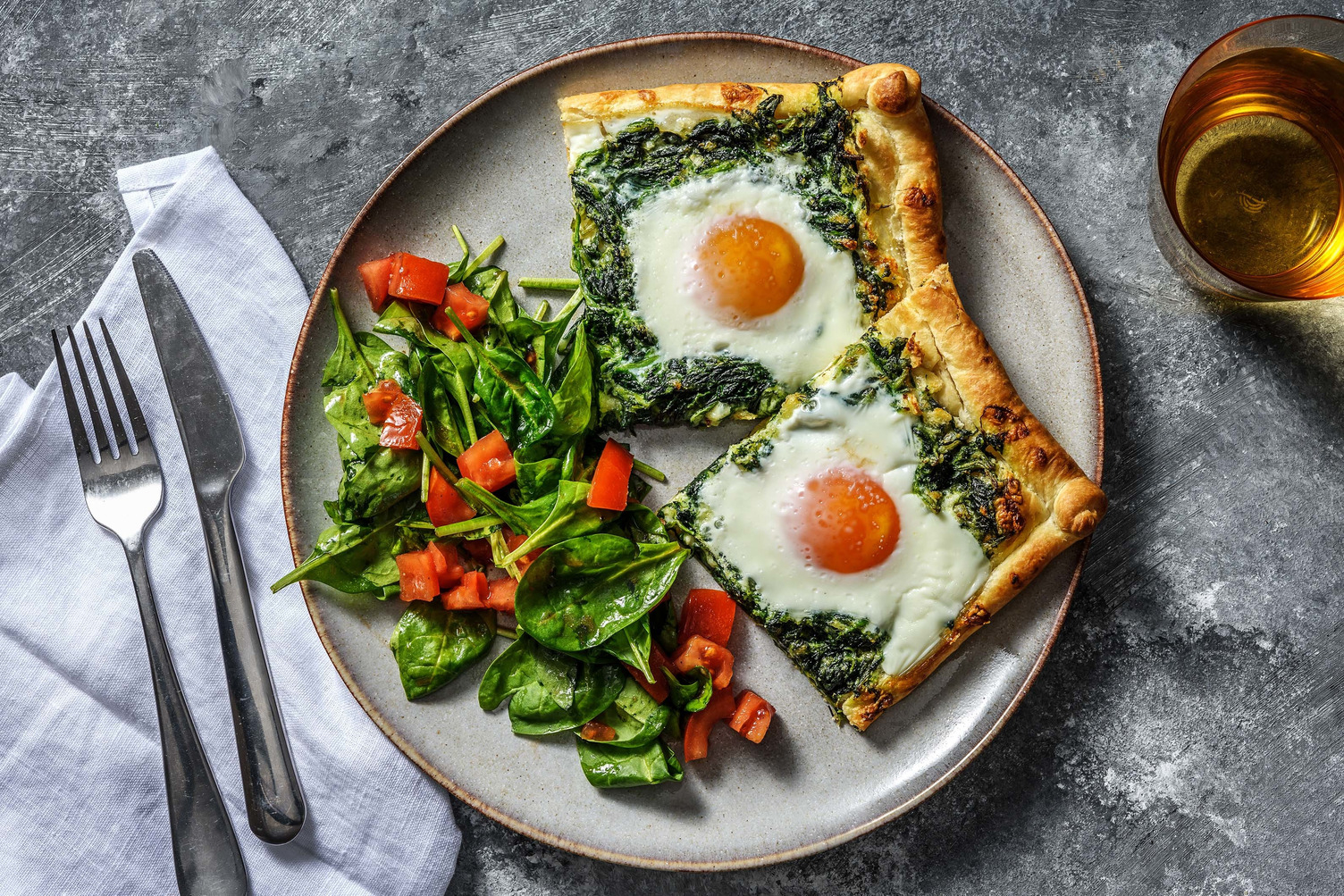 Plaattaart met spinazie en ei