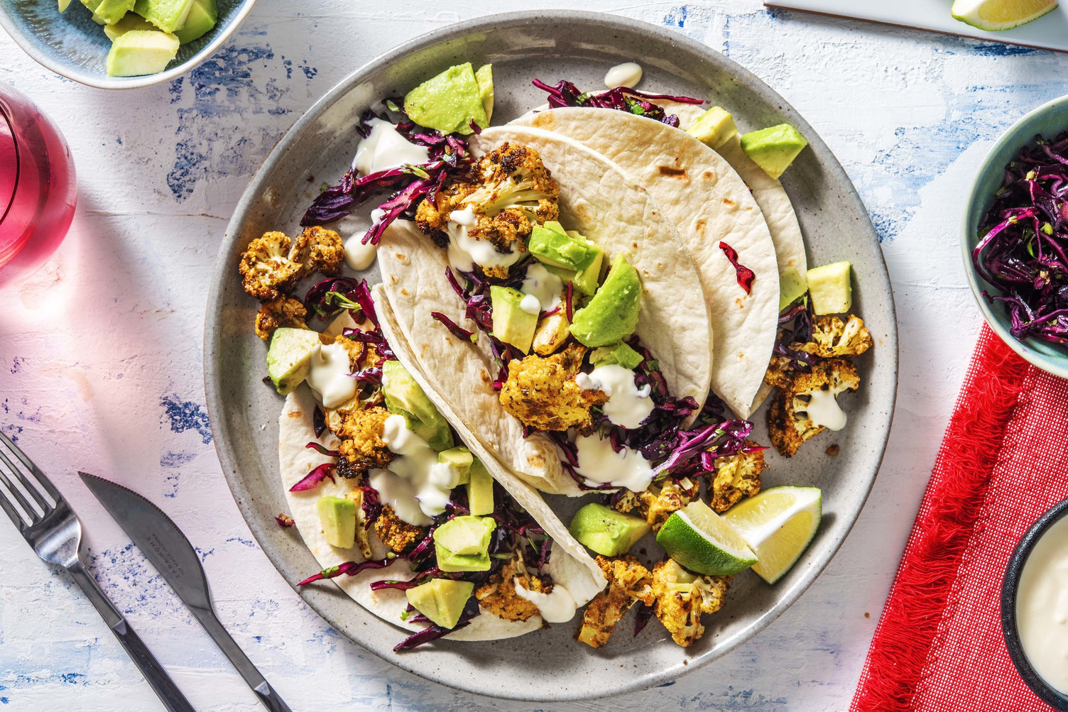 Fajitas au chou-fleur épicé, guacamole & aïoli