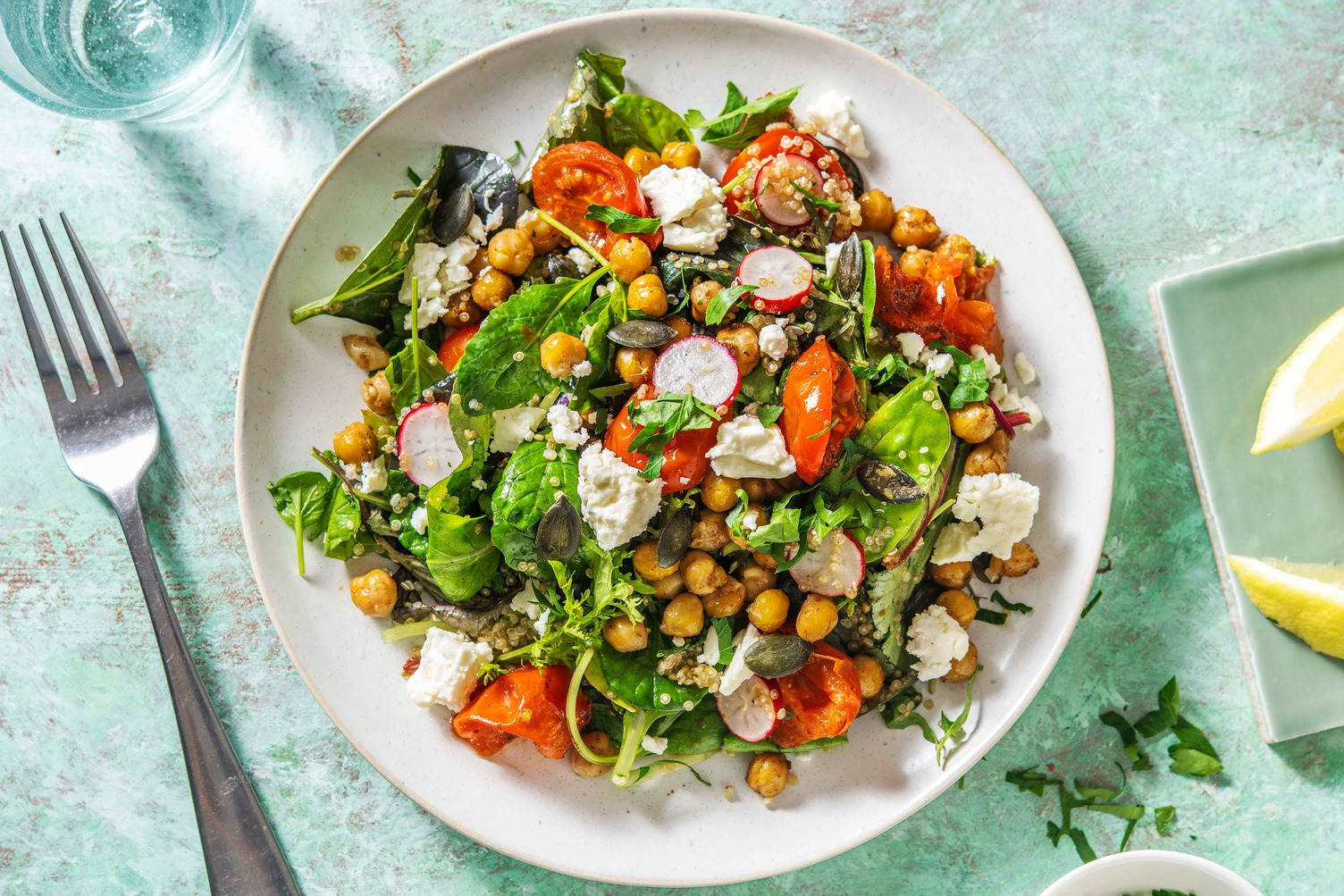Rostad kikärt- och tomatsallad