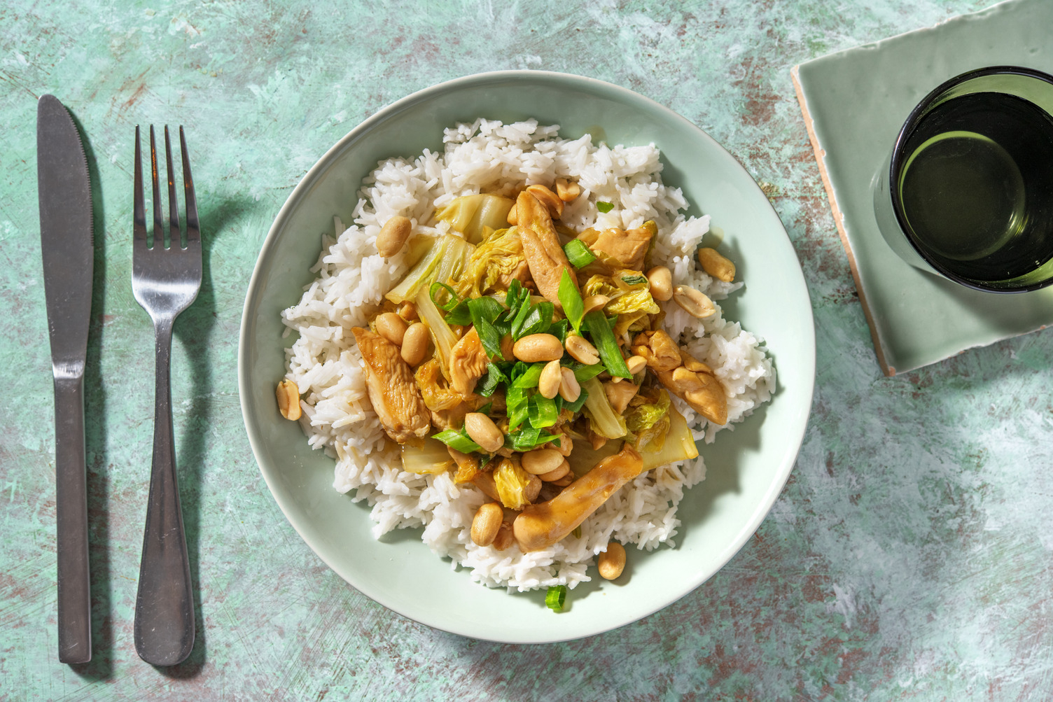Doppelt Teriyaki-Hähnchen auf Spitzkohl-Pfanne